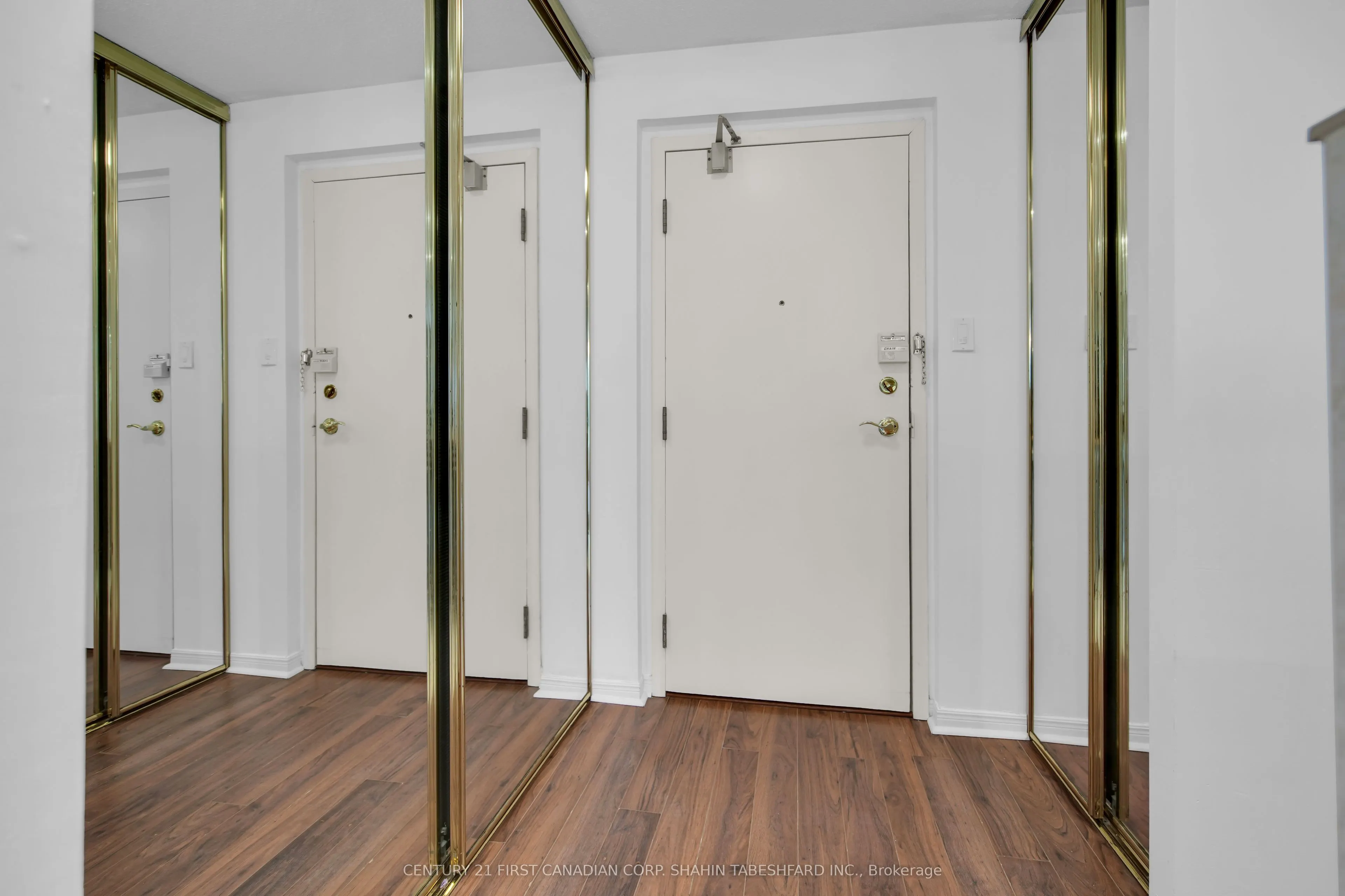 570 Proudfoot Lane, #407