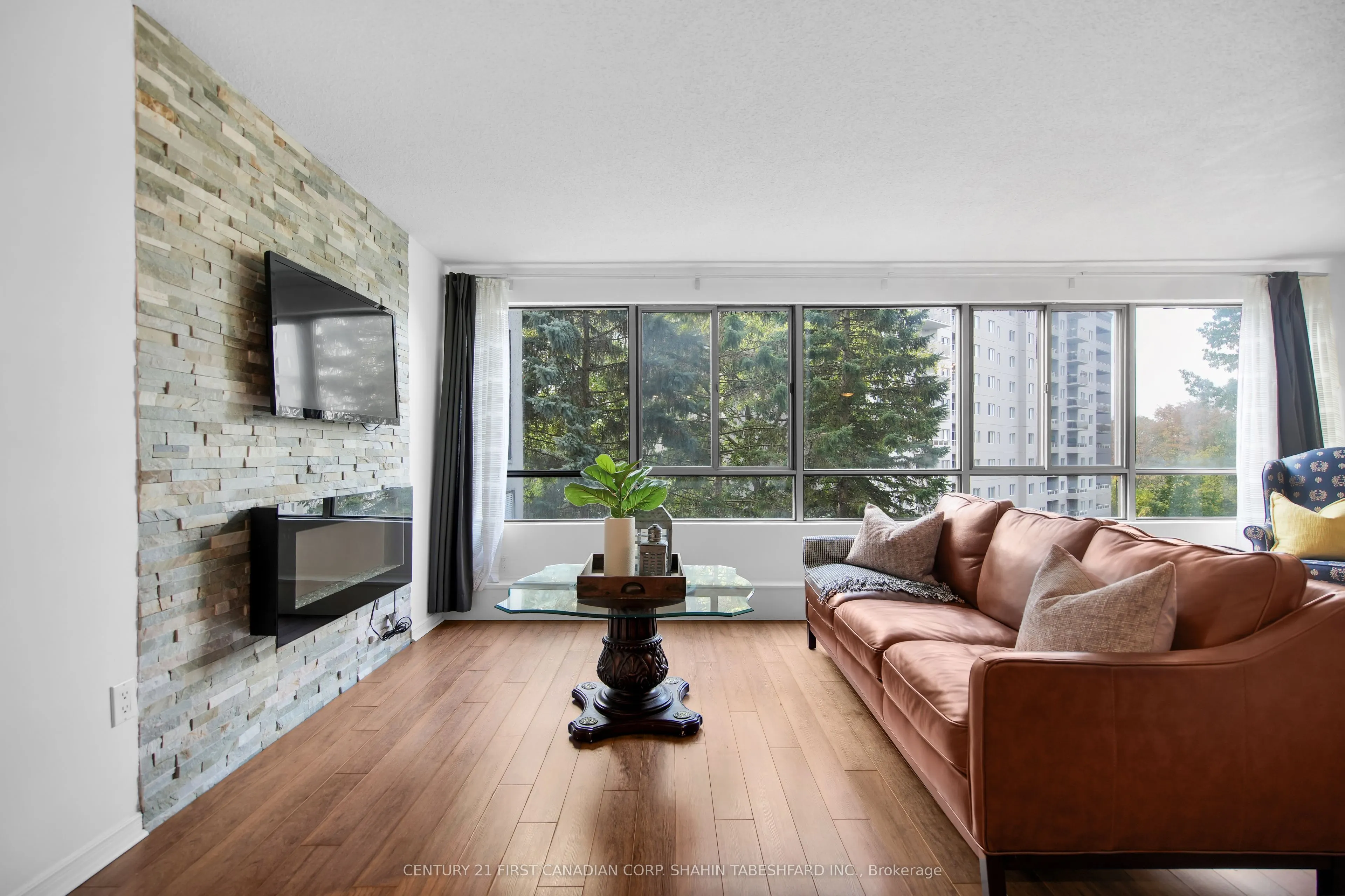 570 Proudfoot Lane, #407