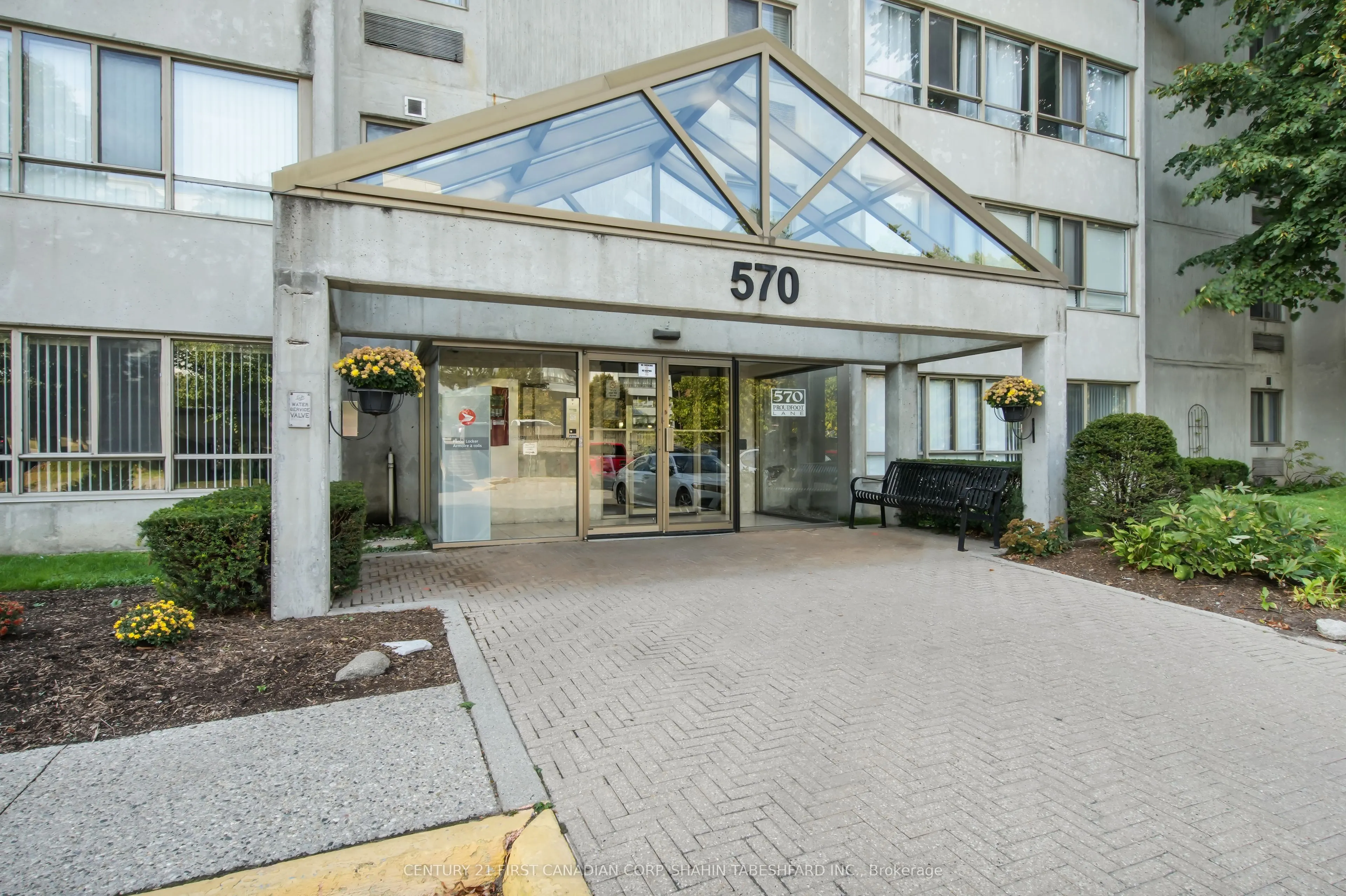 570 Proudfoot Lane, #407