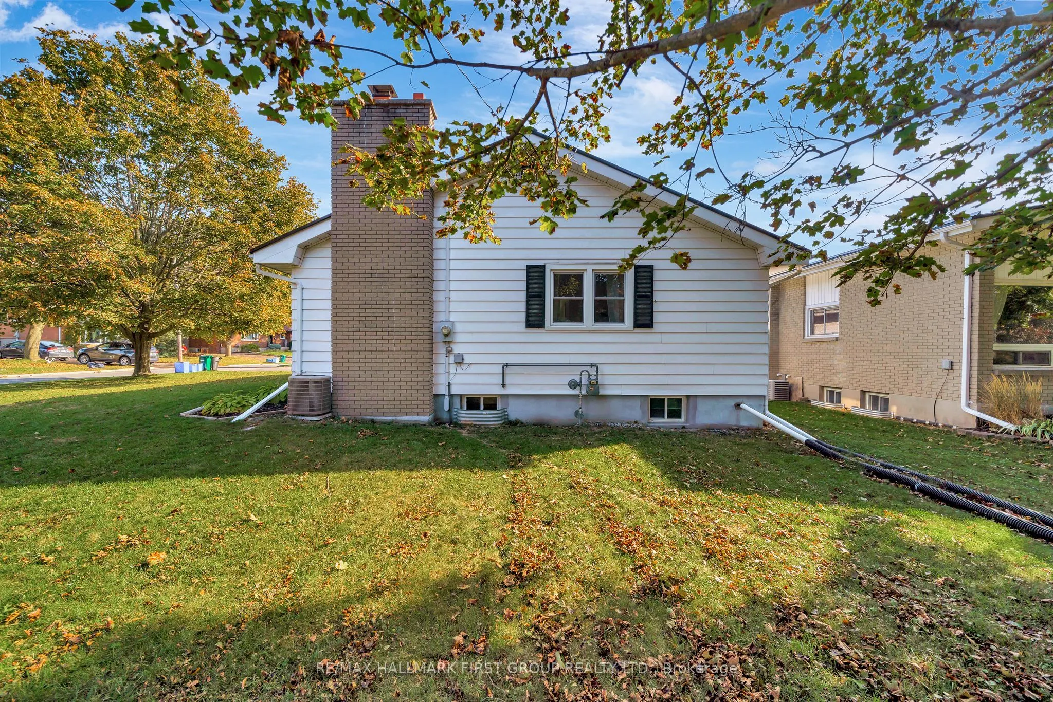 37 Elizabeth Crescent