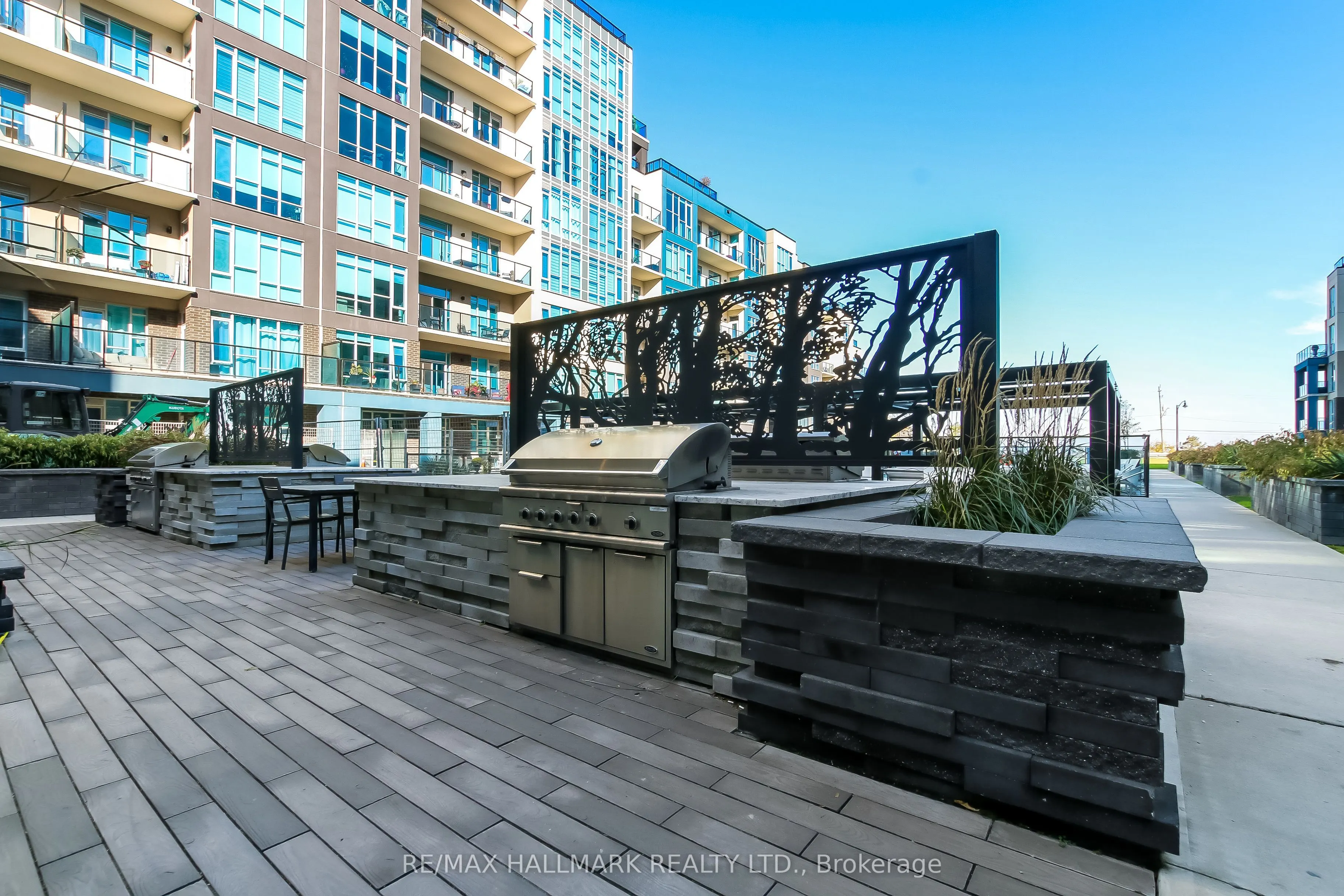 16 Concord Place, #807