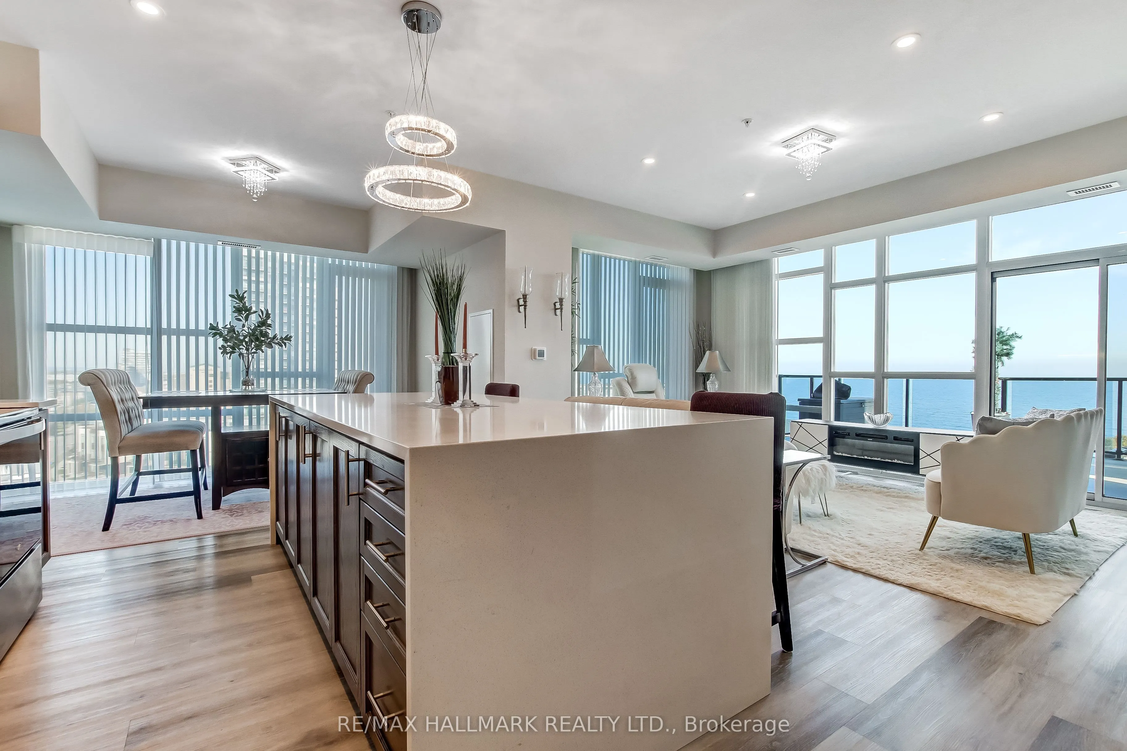 16 Concord Place, #807