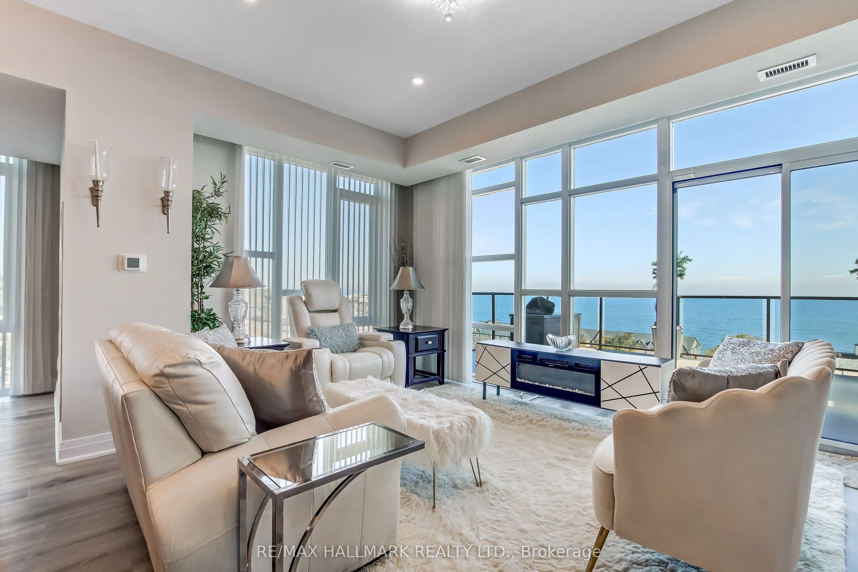16 Concord Place, #807