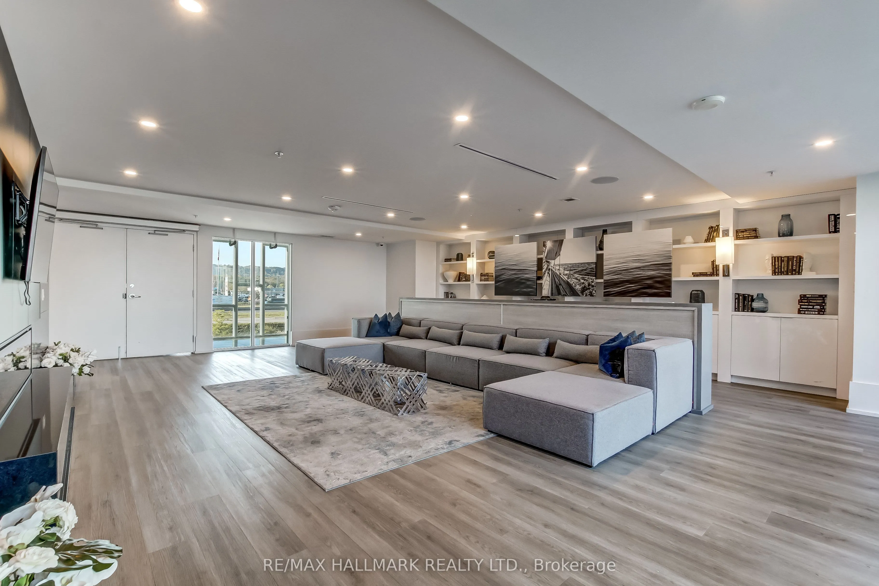 16 Concord Place, #807