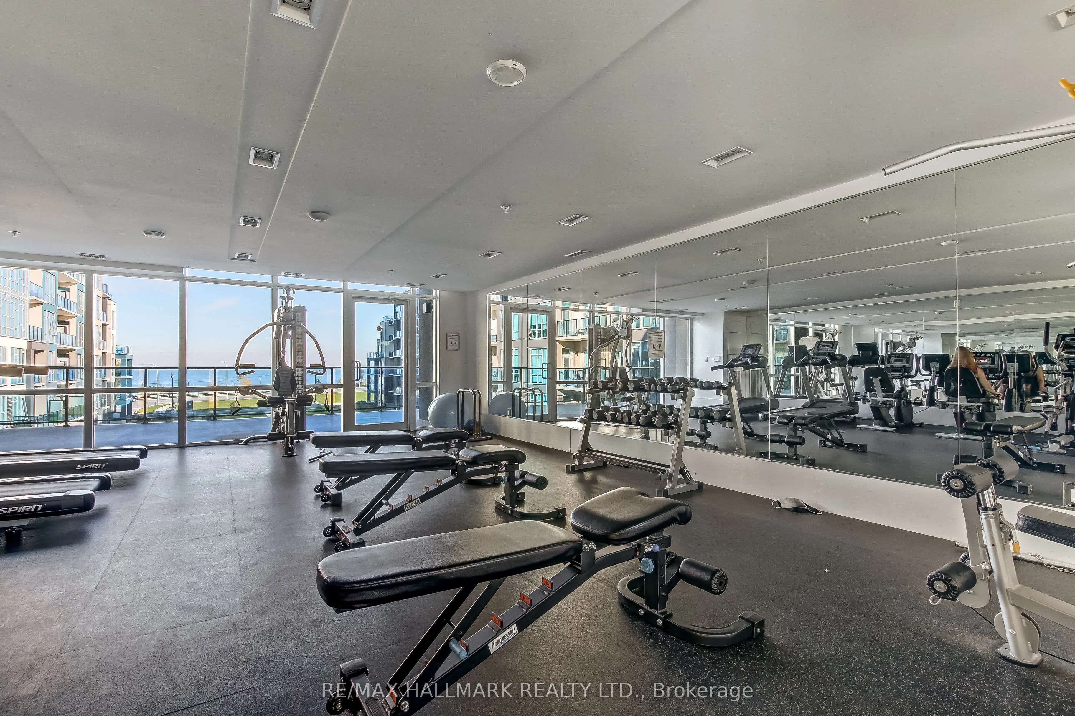16 Concord Place, #807