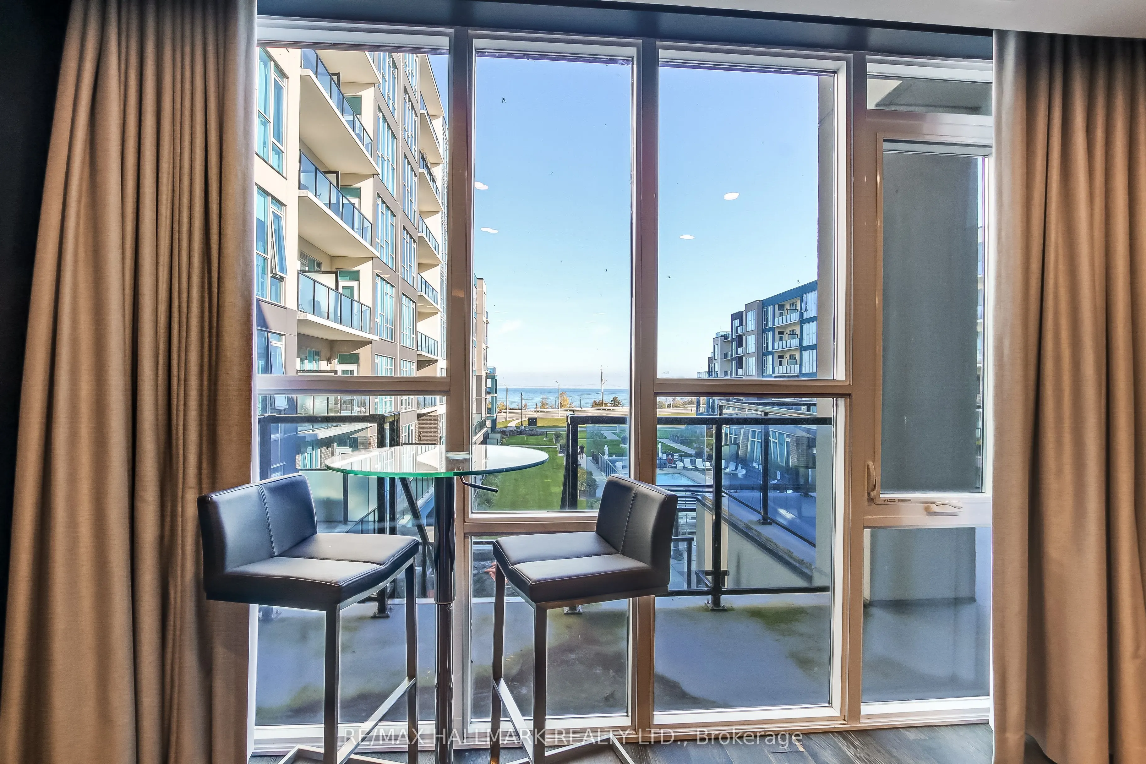 16 Concord Place, #807
