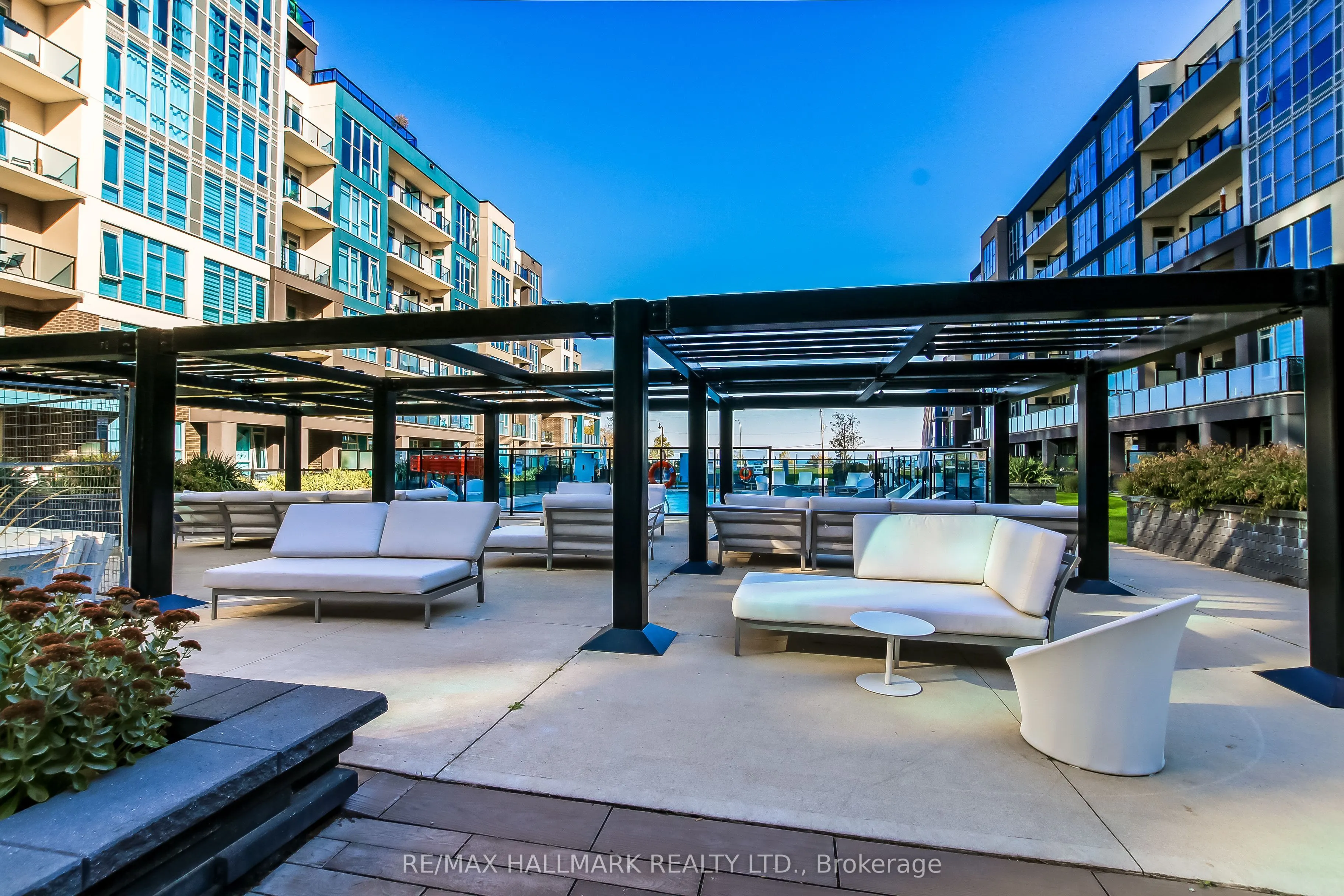 16 Concord Place, #807