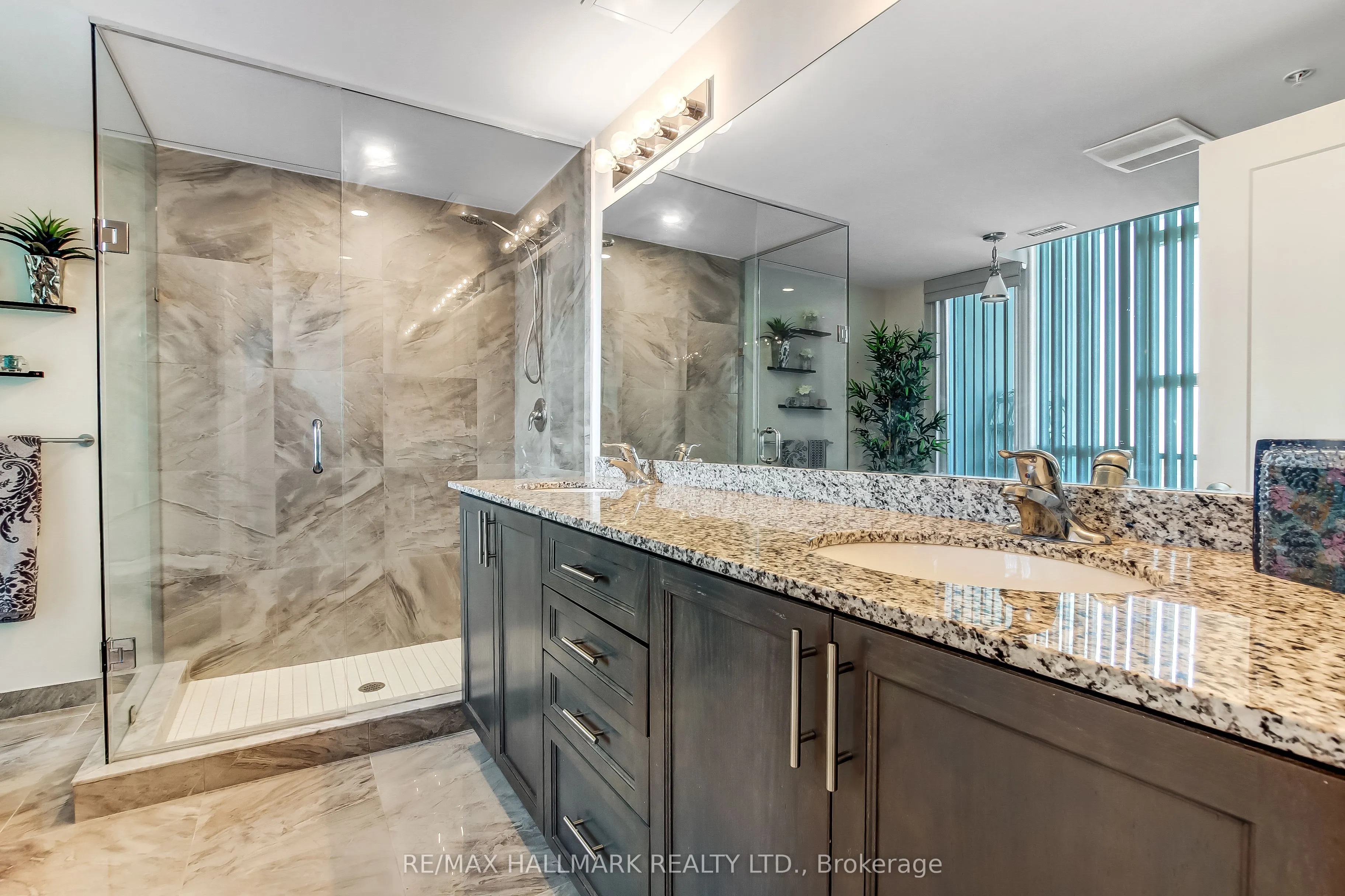 16 Concord Place, #807