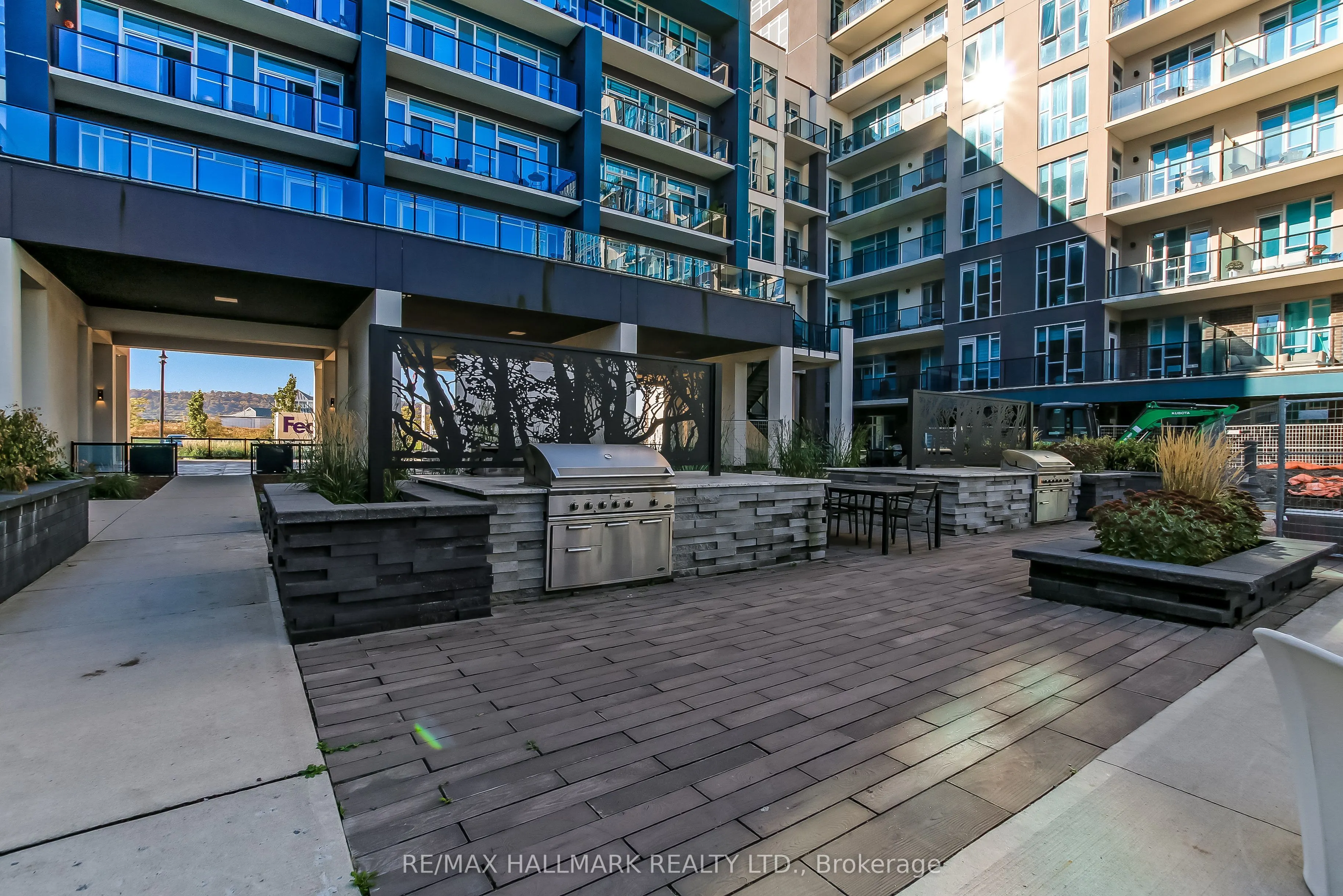 16 Concord Place, #807