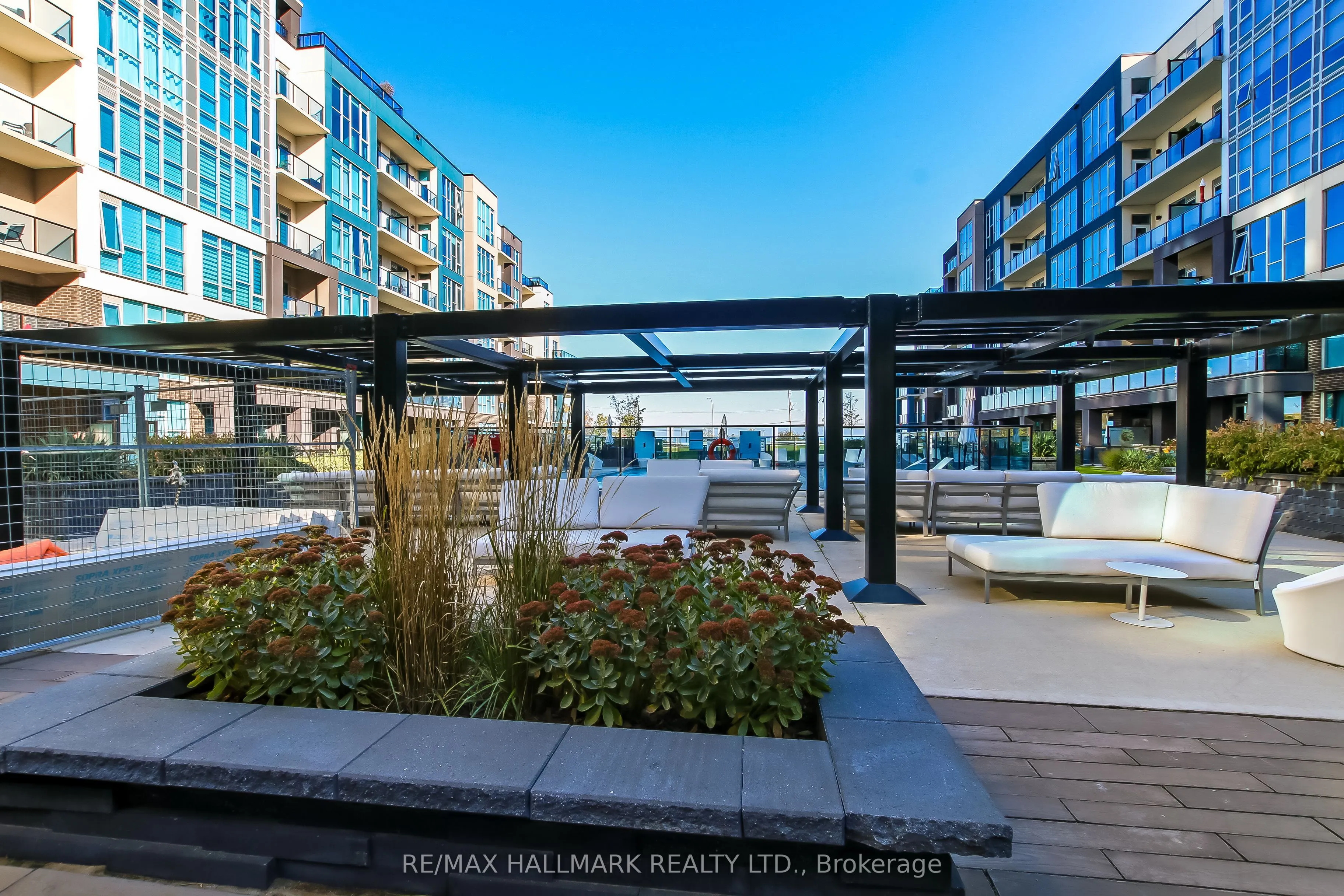 16 Concord Place, #807