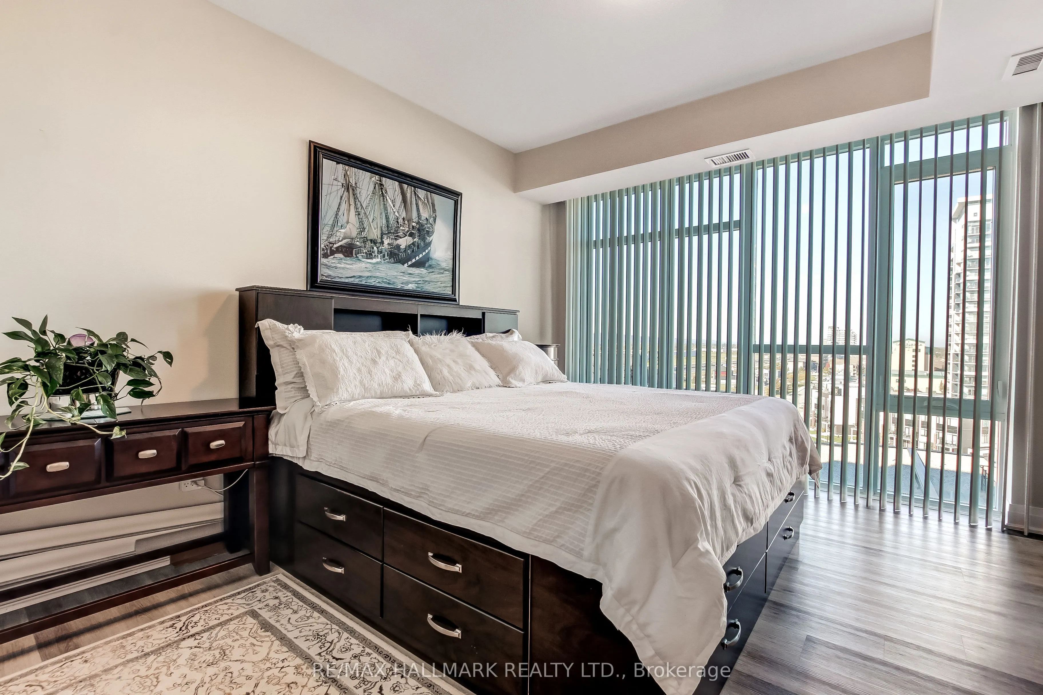 16 Concord Place, #807