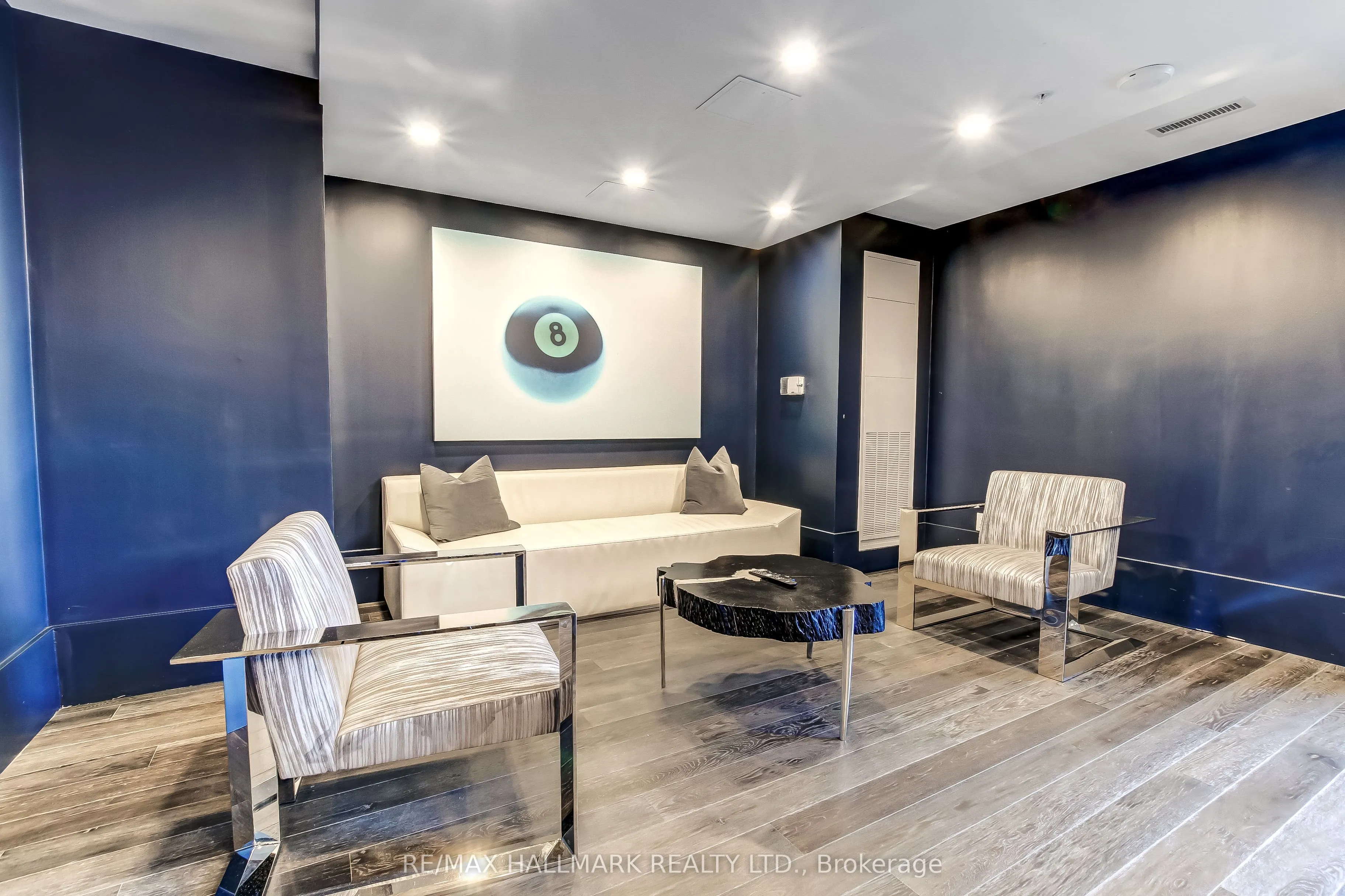 16 Concord Place, #807