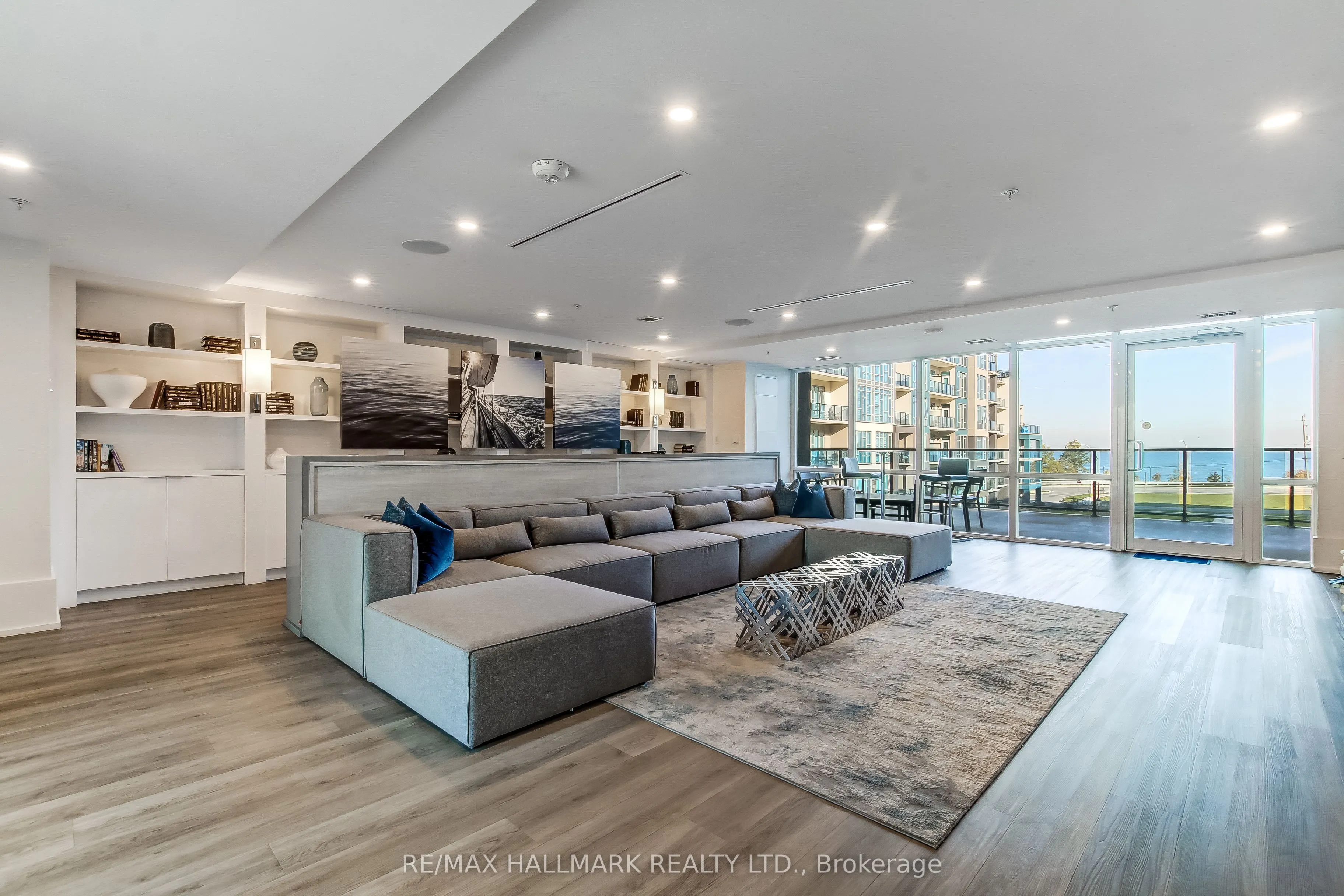 16 Concord Place, #807
