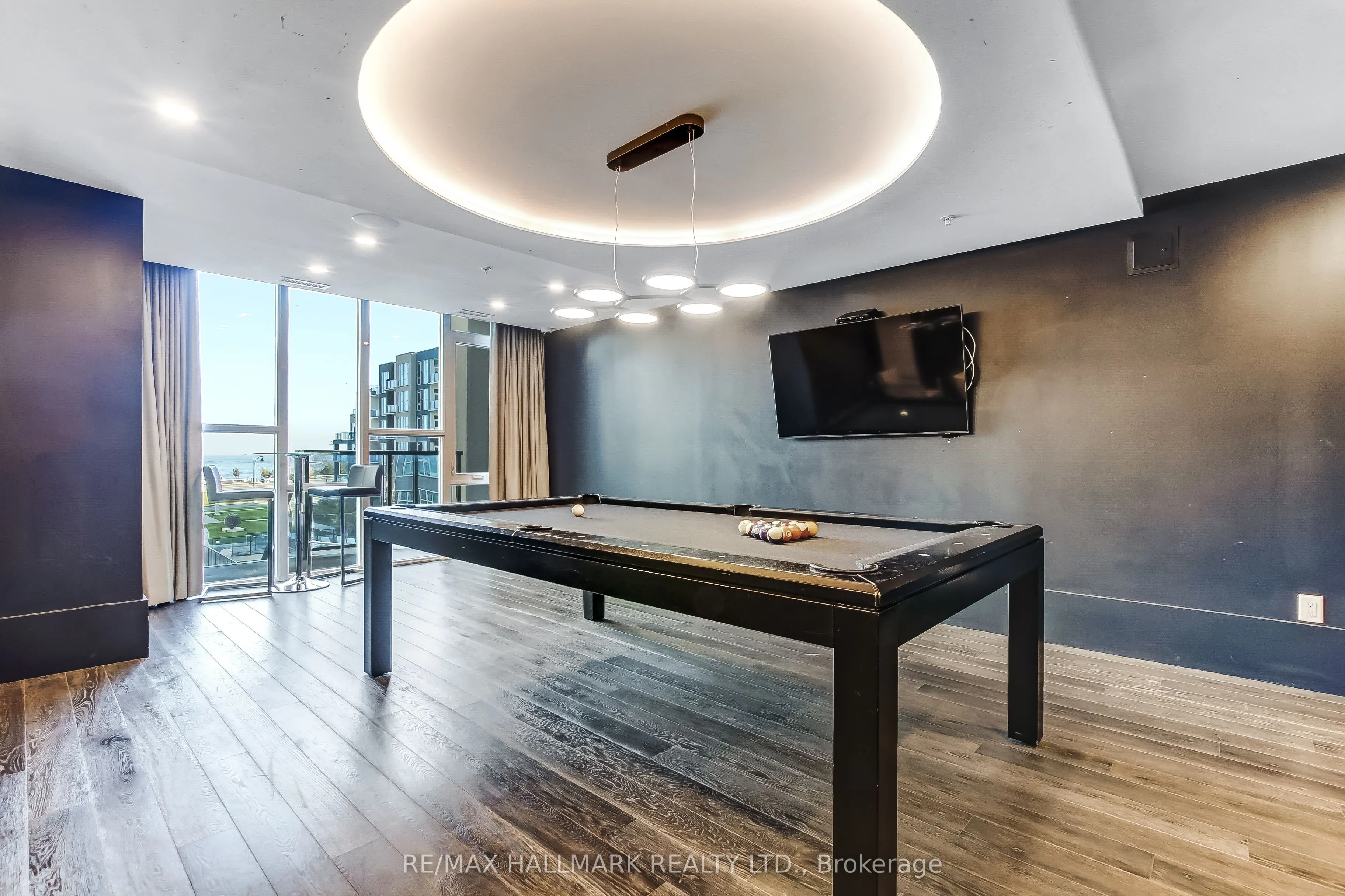 16 Concord Place, #807
