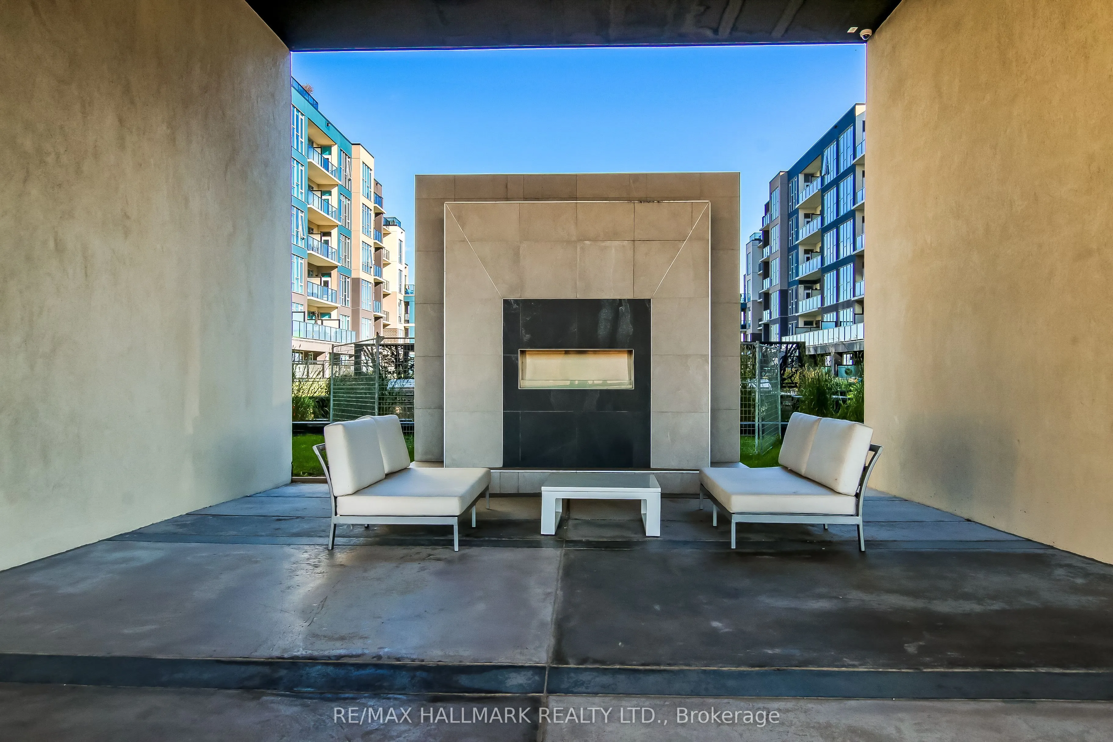 16 Concord Place, #807