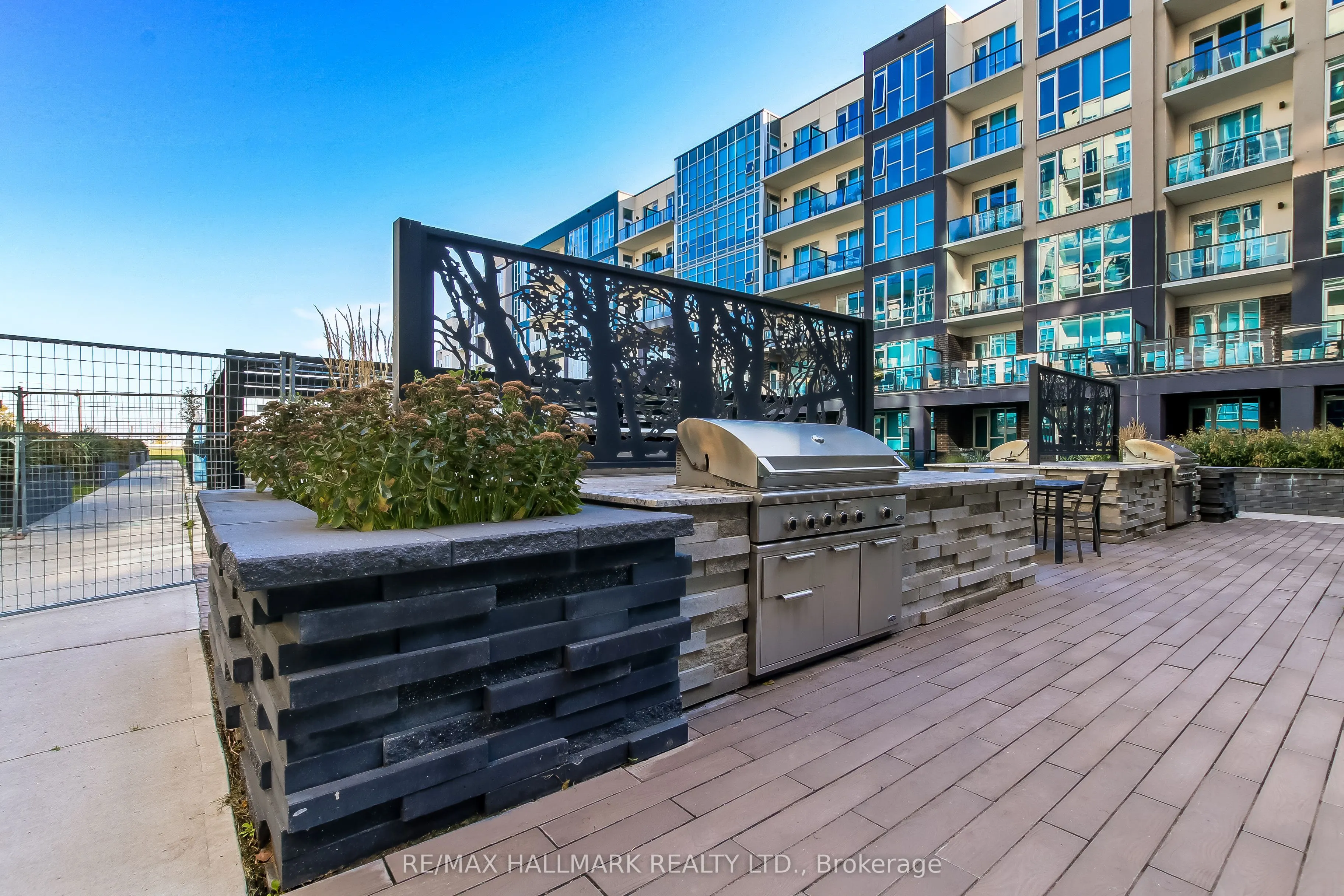16 Concord Place, #807