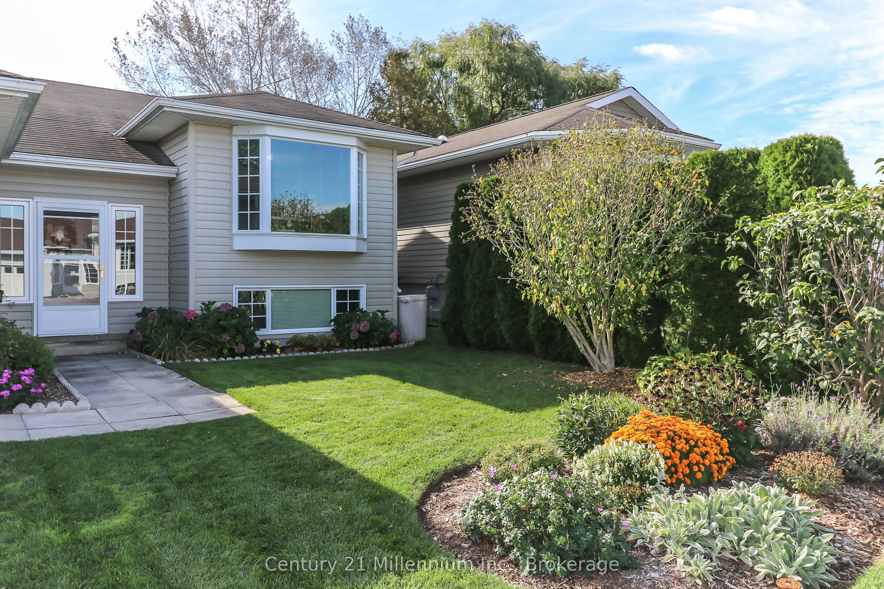 33 BIRCHWOOD Court