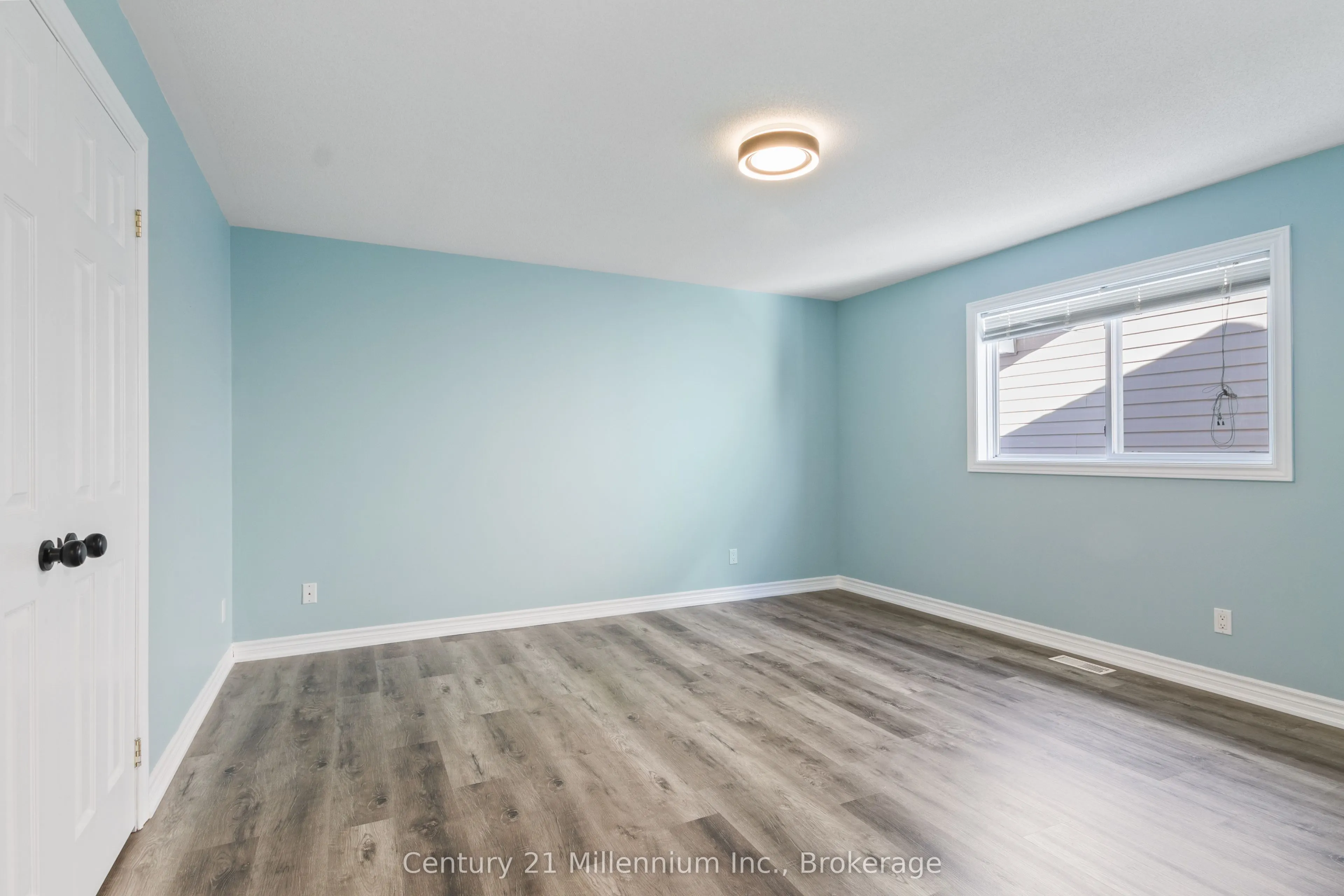 33 BIRCHWOOD Court