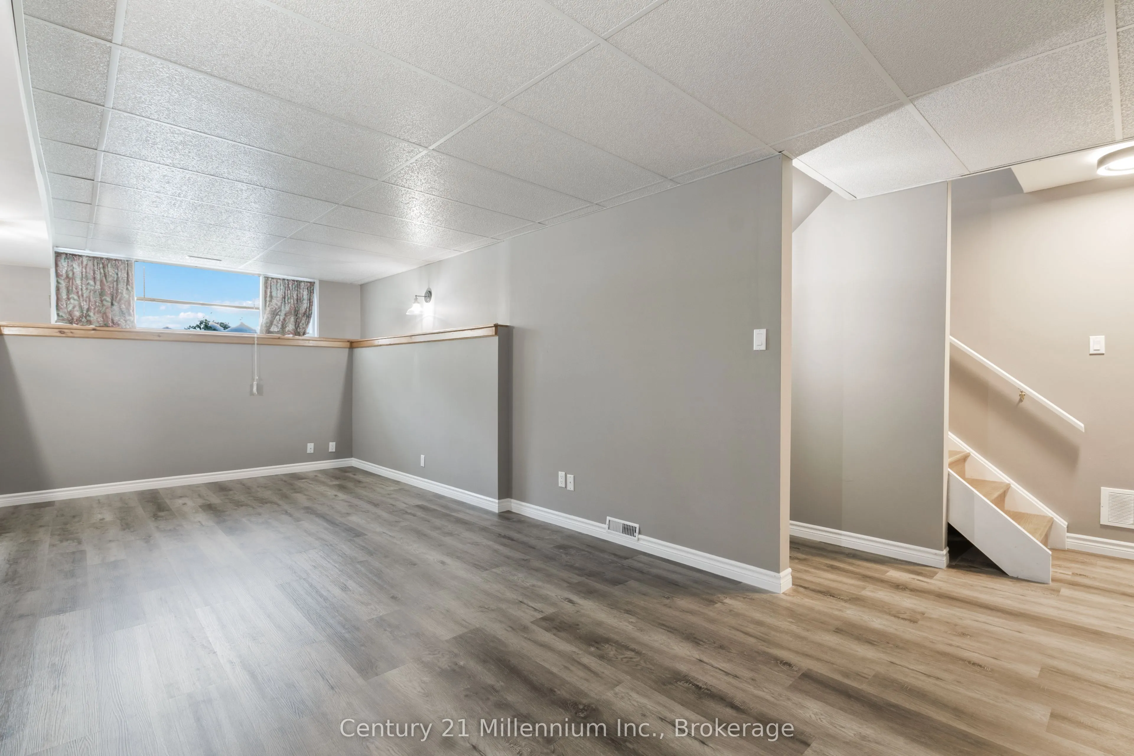 33 BIRCHWOOD Court