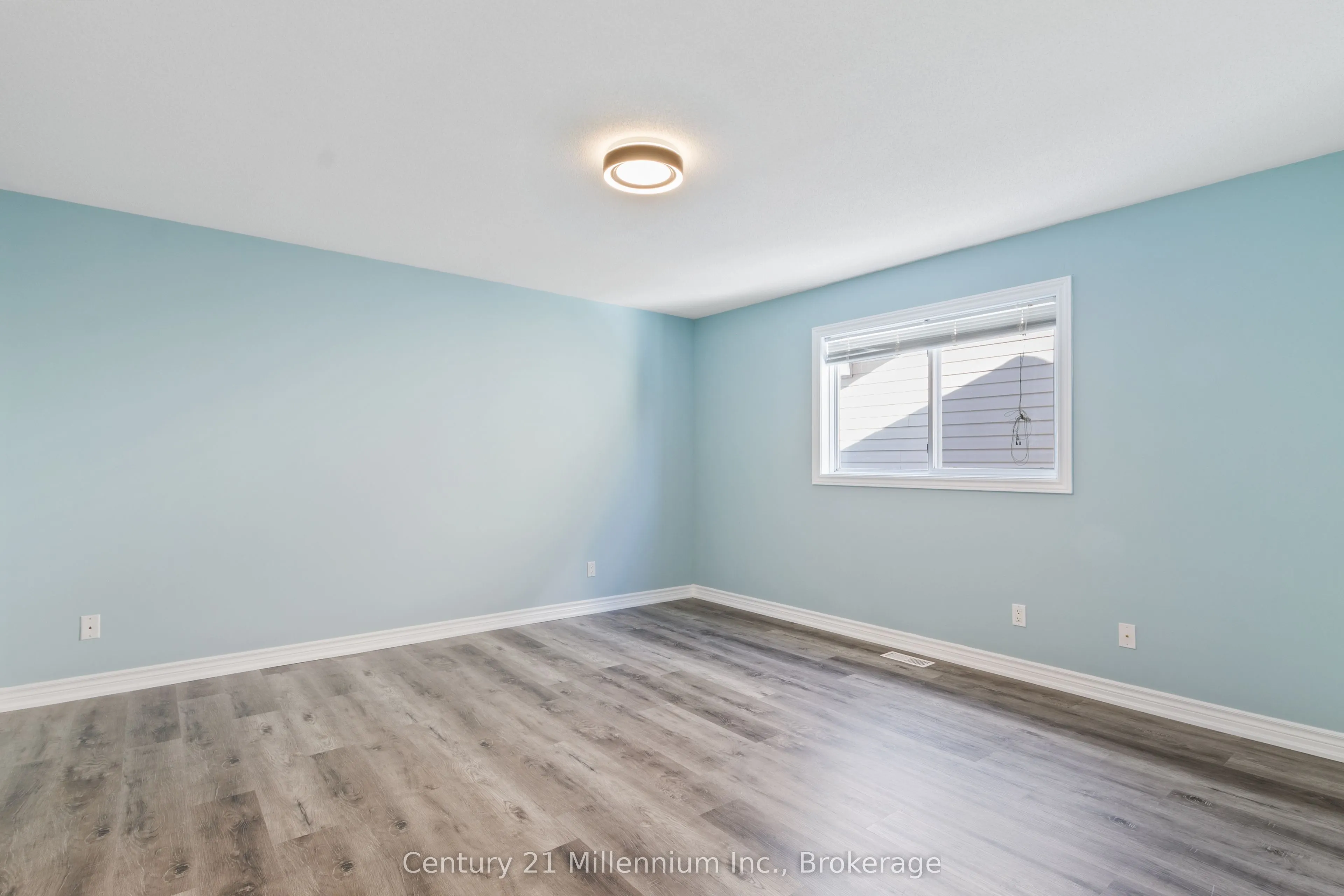 33 BIRCHWOOD Court