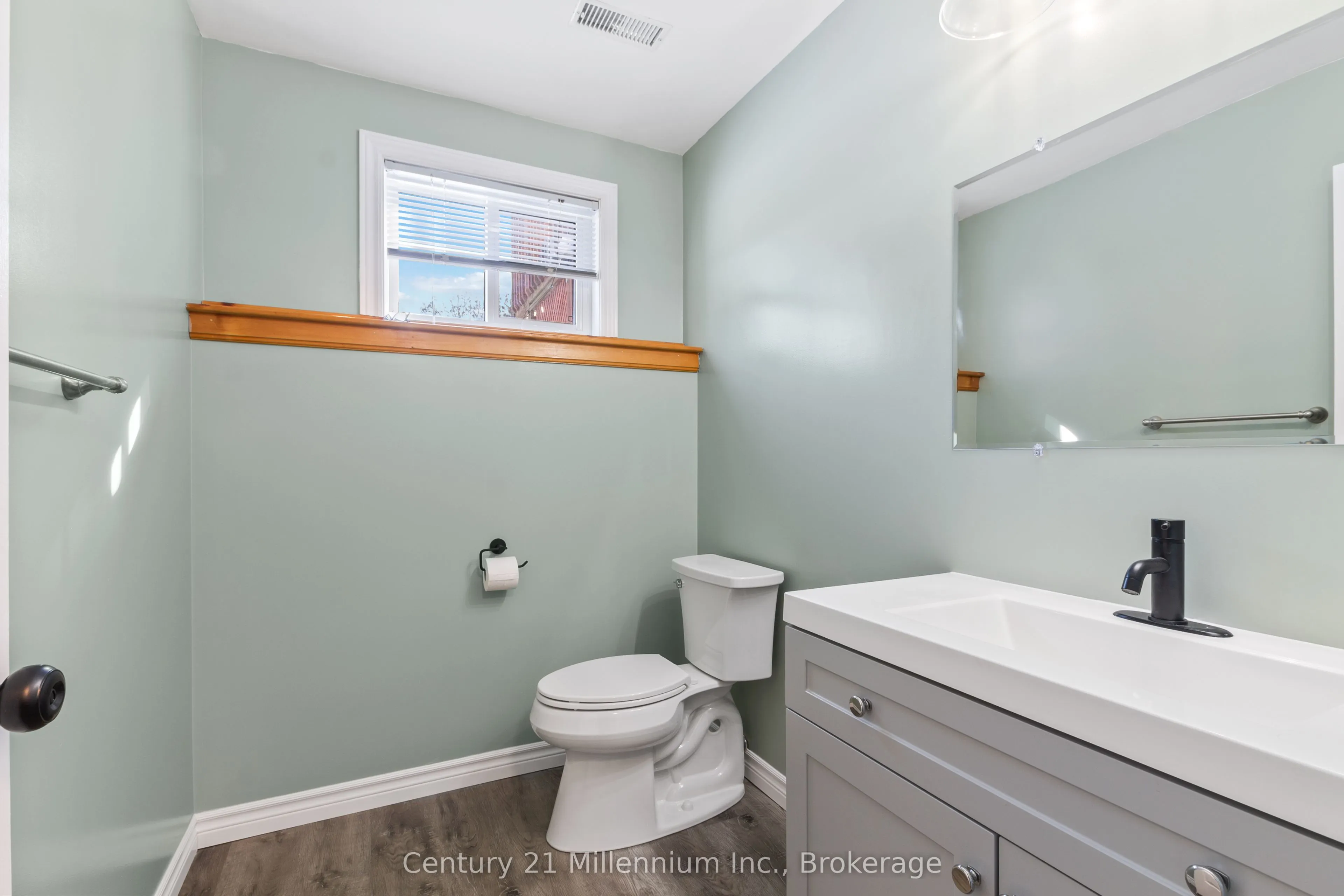 33 BIRCHWOOD Court