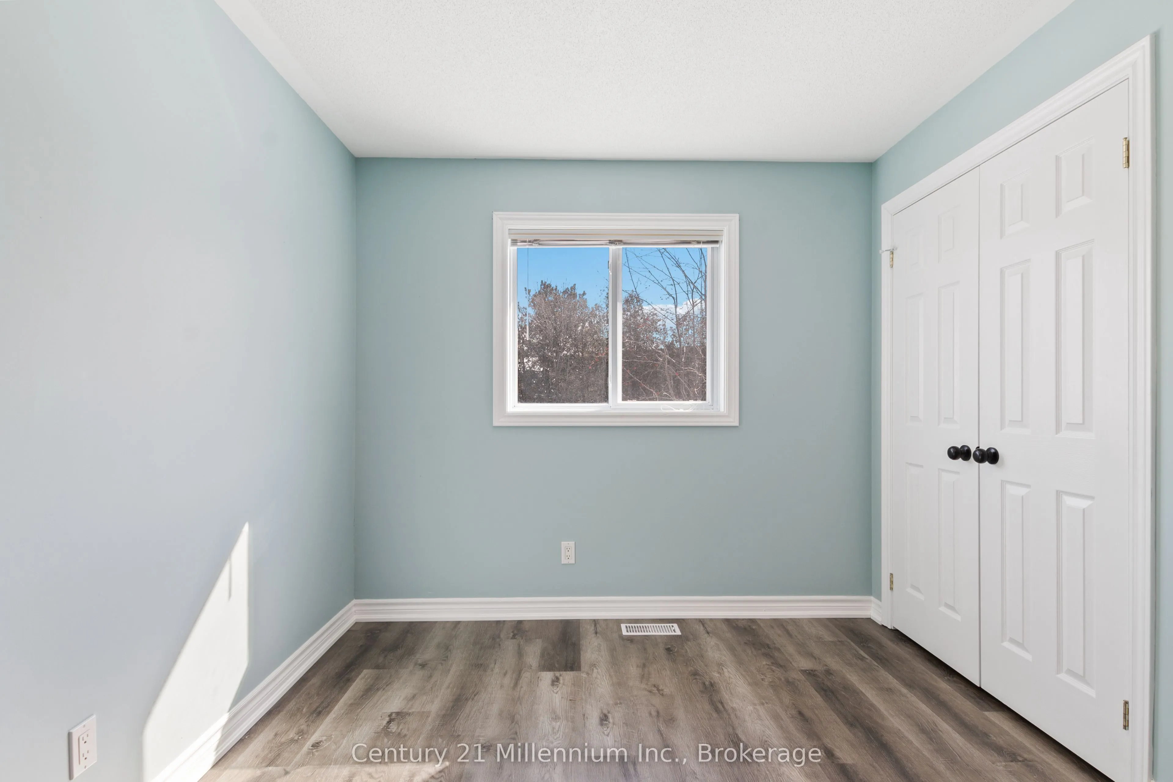 33 BIRCHWOOD Court