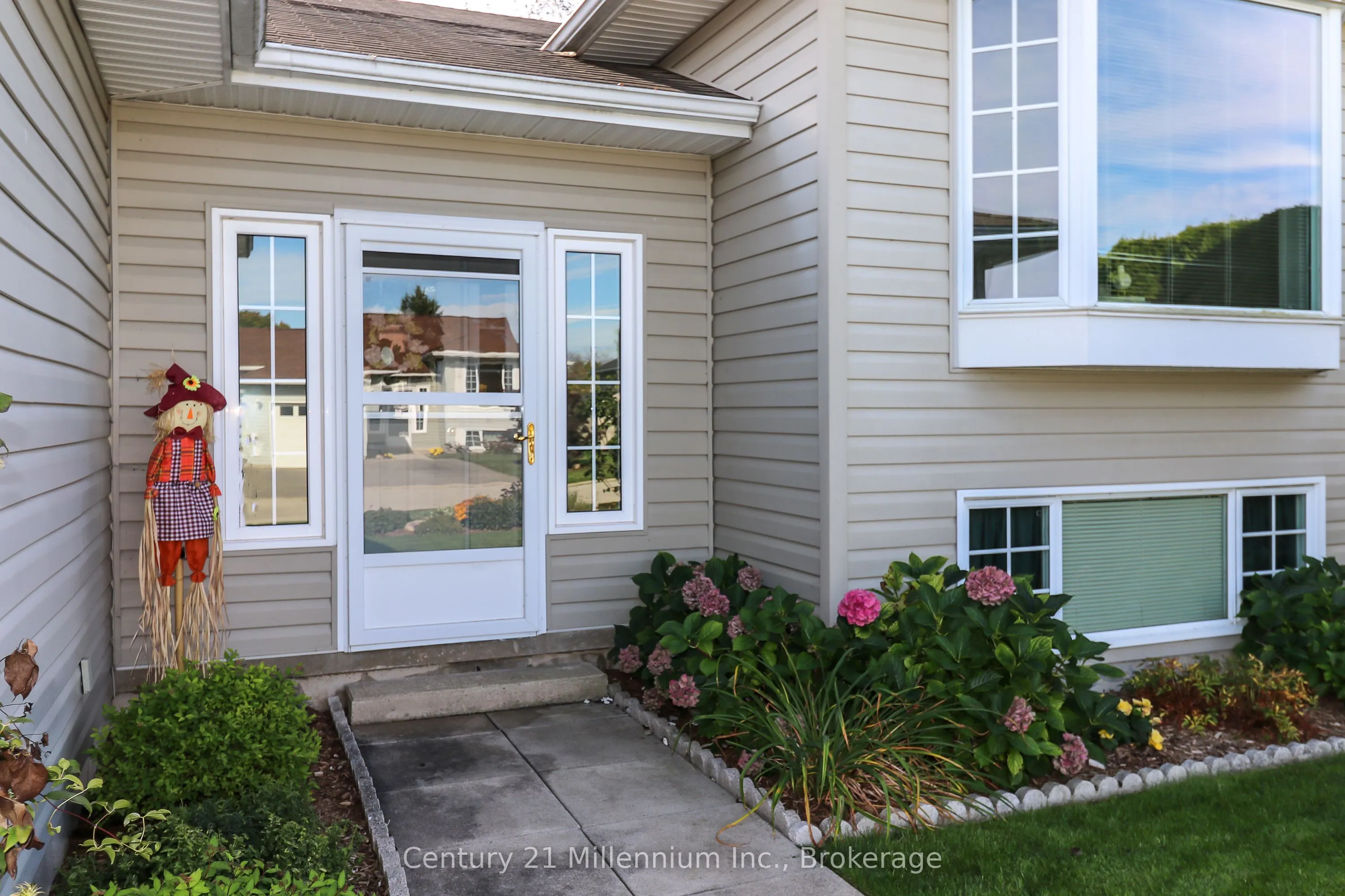 33 BIRCHWOOD Court