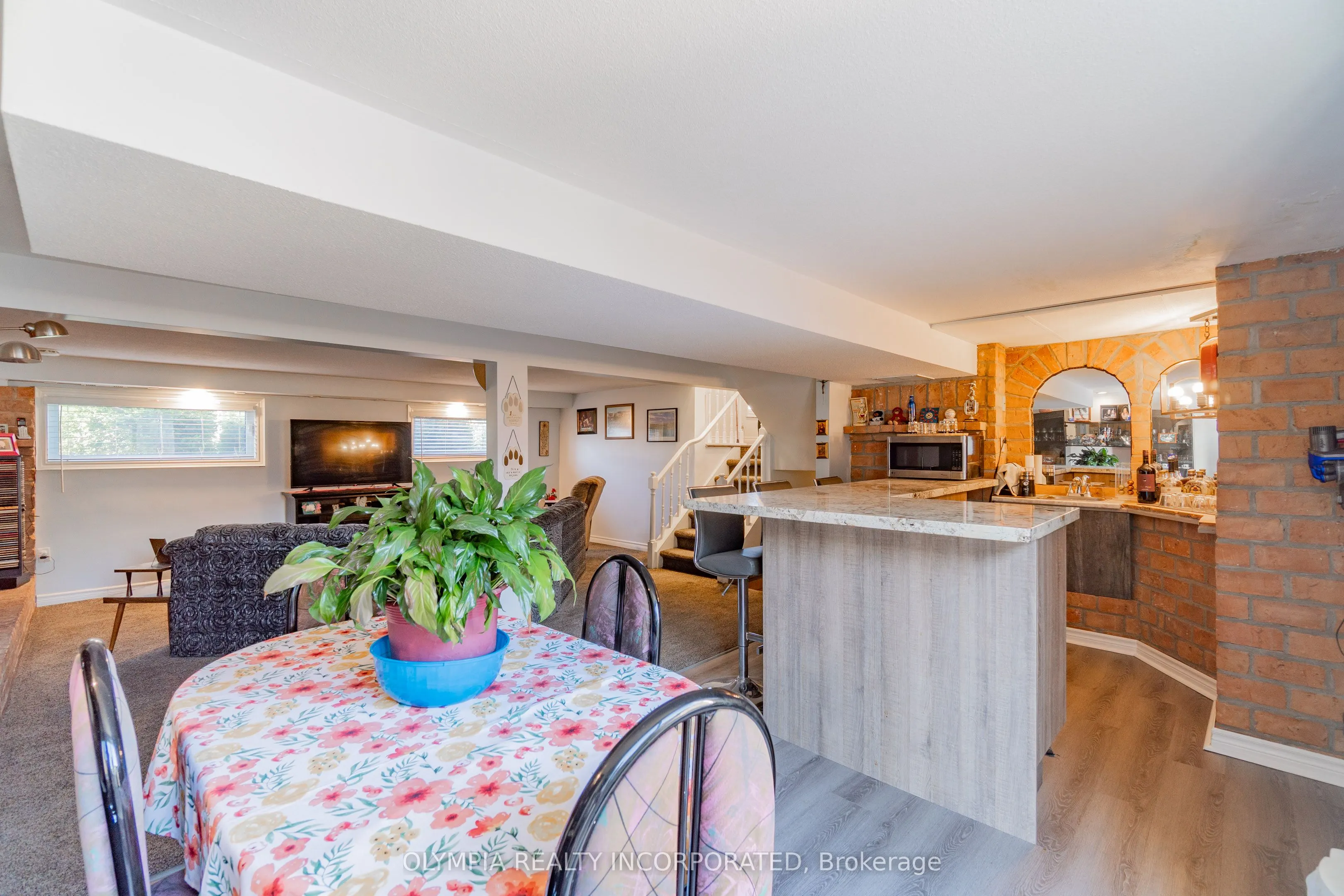 8133 Sarah Street