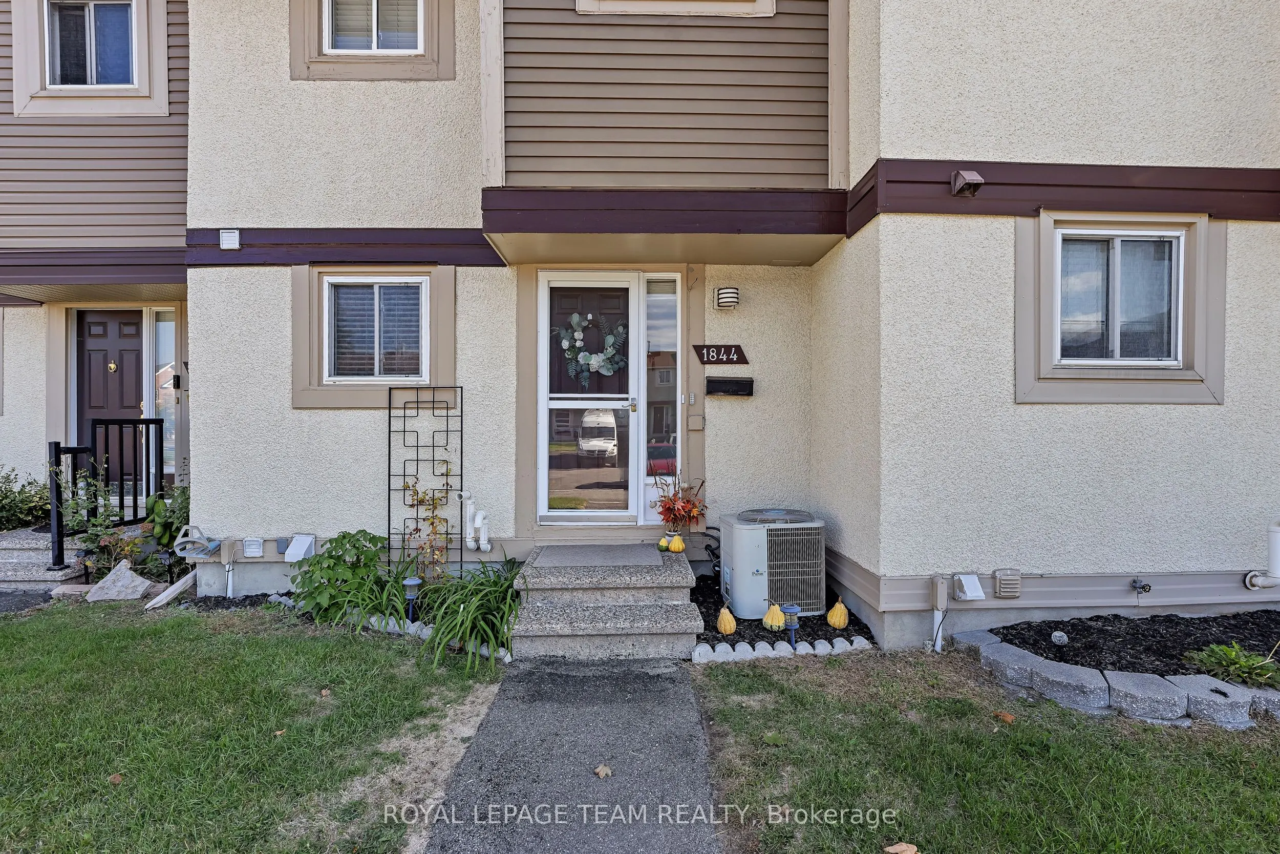 1844 Stonehenge Crescent