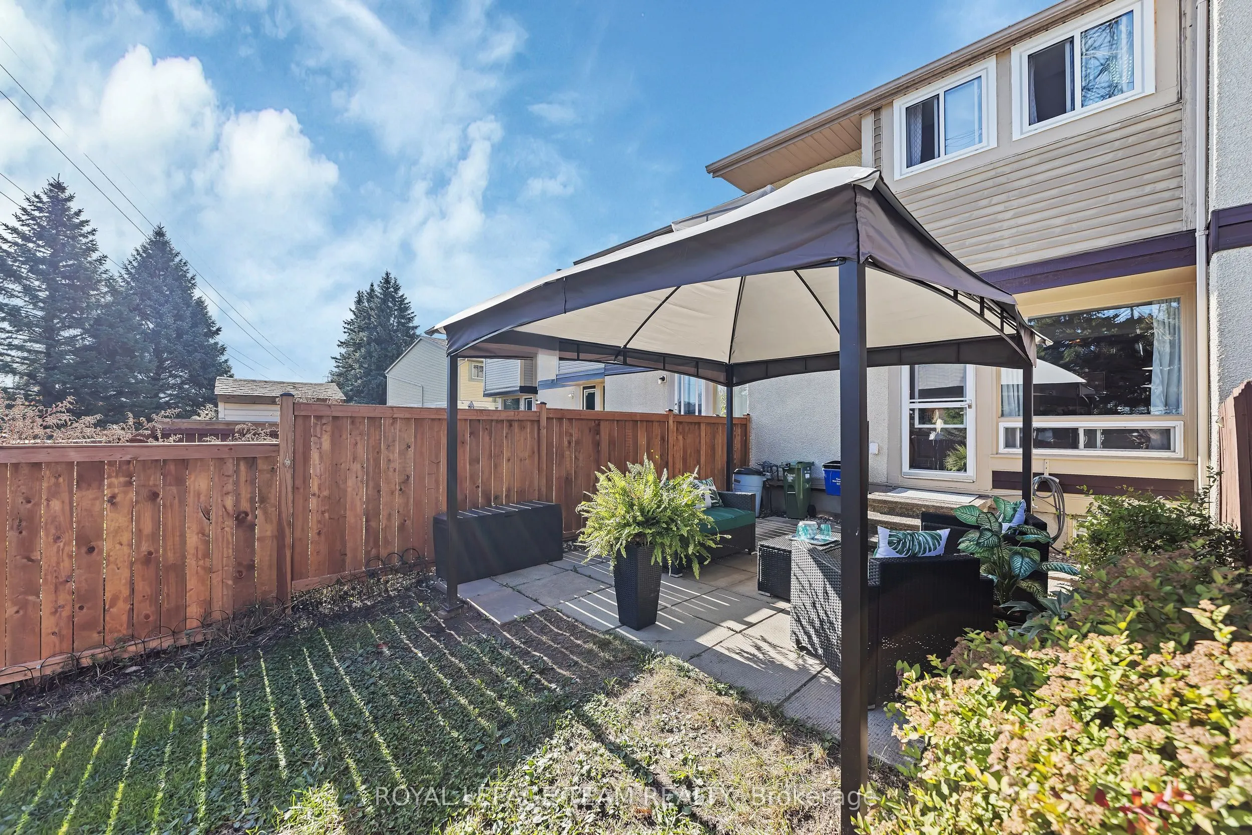 1844 Stonehenge Crescent