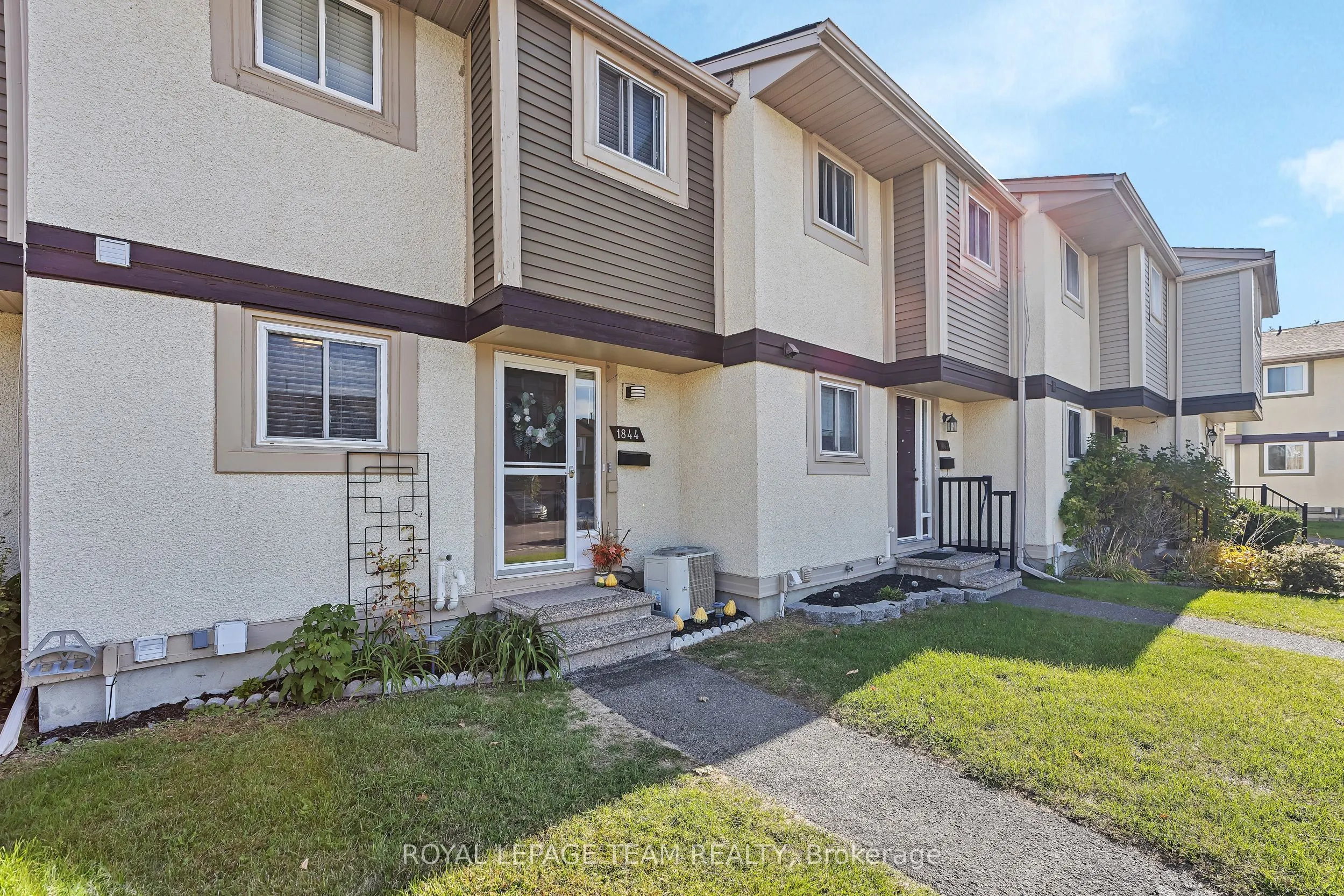 1844 Stonehenge Crescent