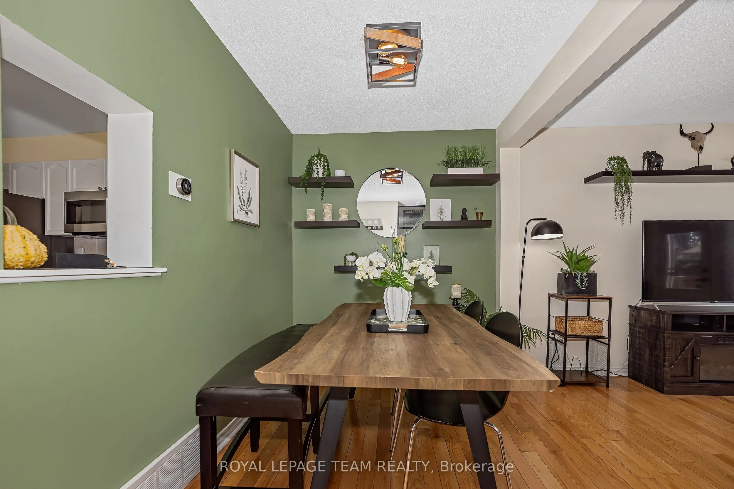 1844 Stonehenge Crescent