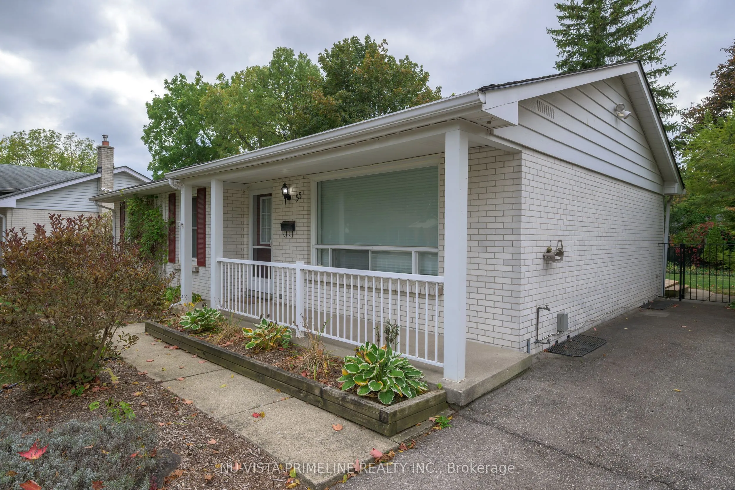 55 Maxwell Crescent