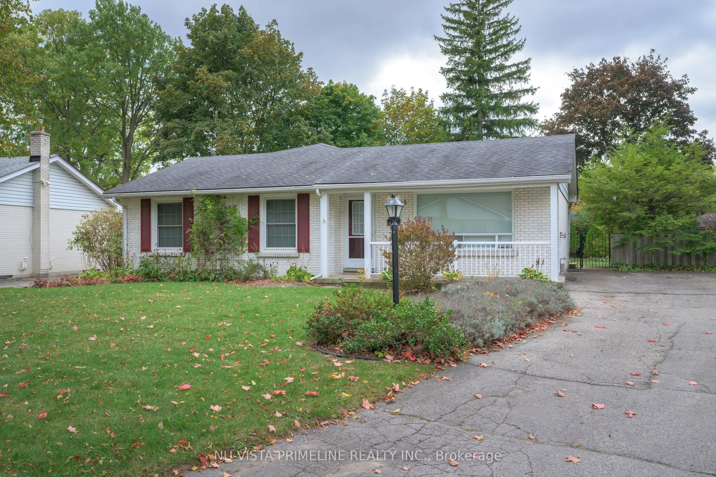 55 Maxwell Crescent