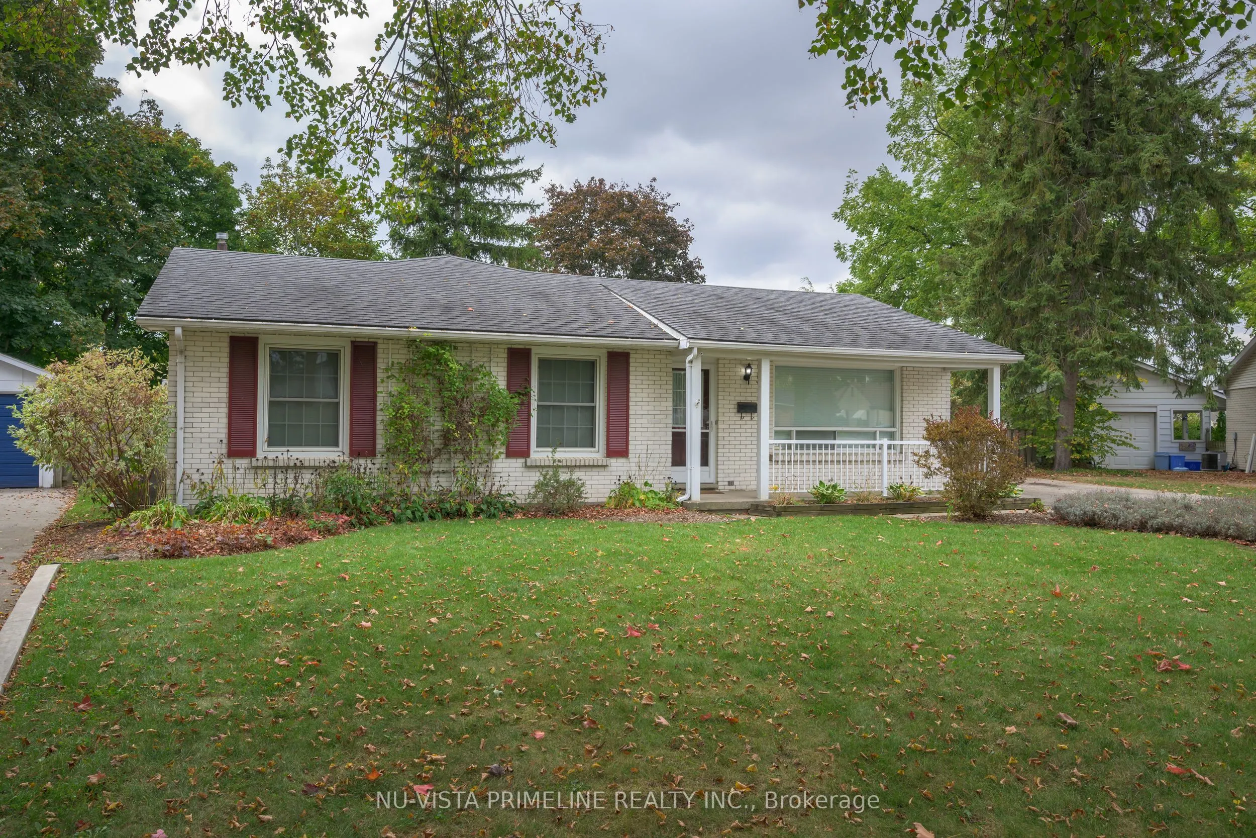 55 Maxwell Crescent