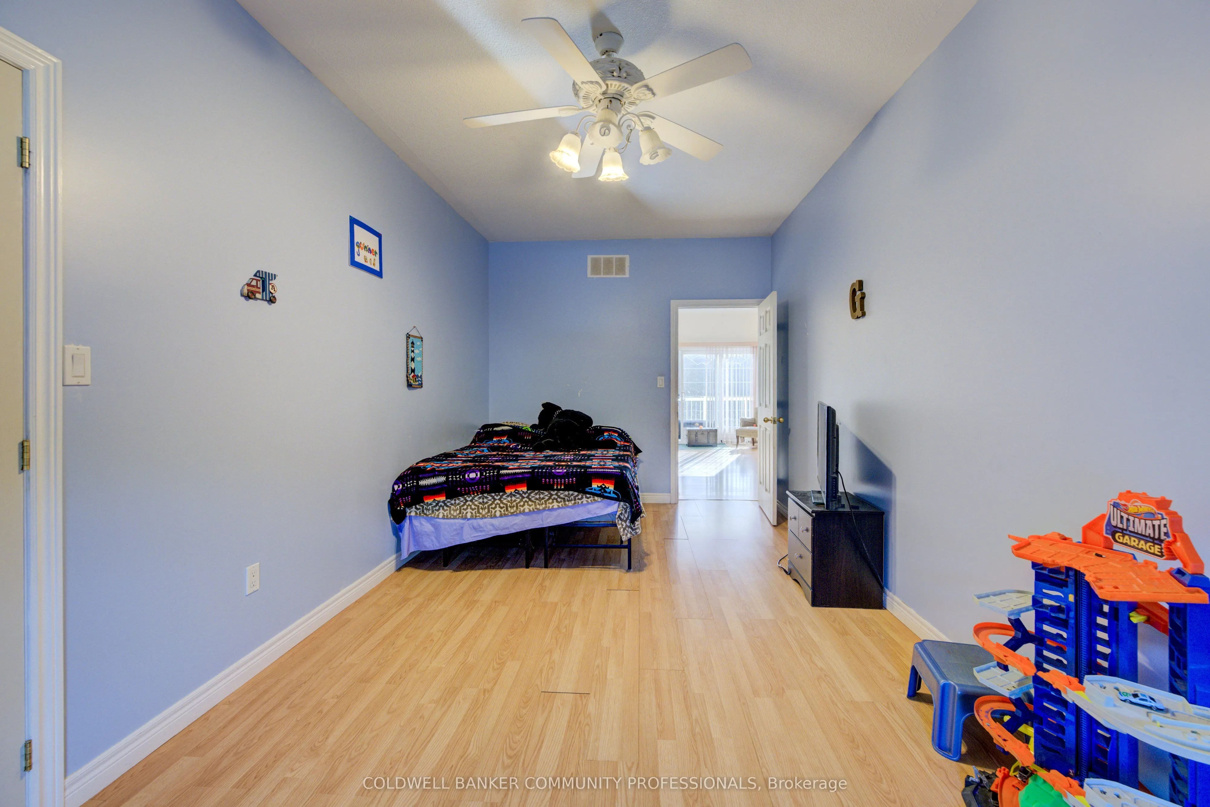 7 Robinson Street S
