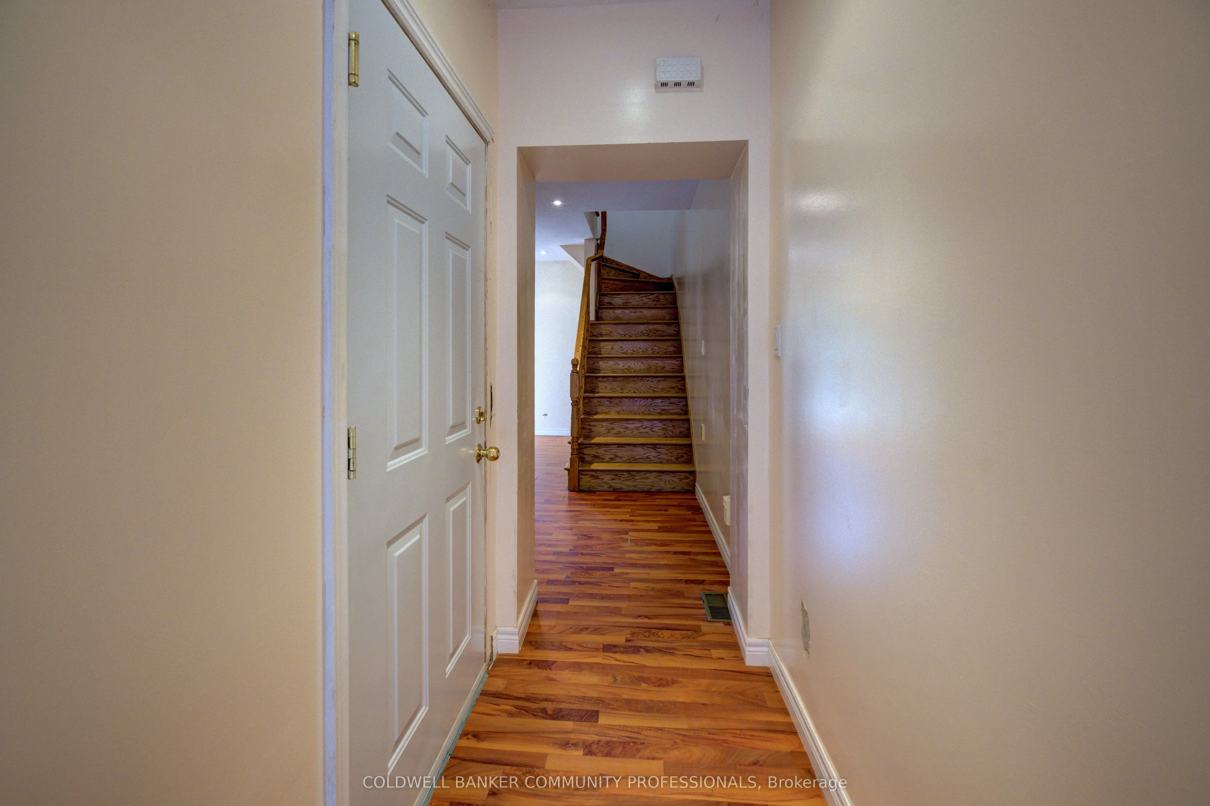 7 Robinson Street S