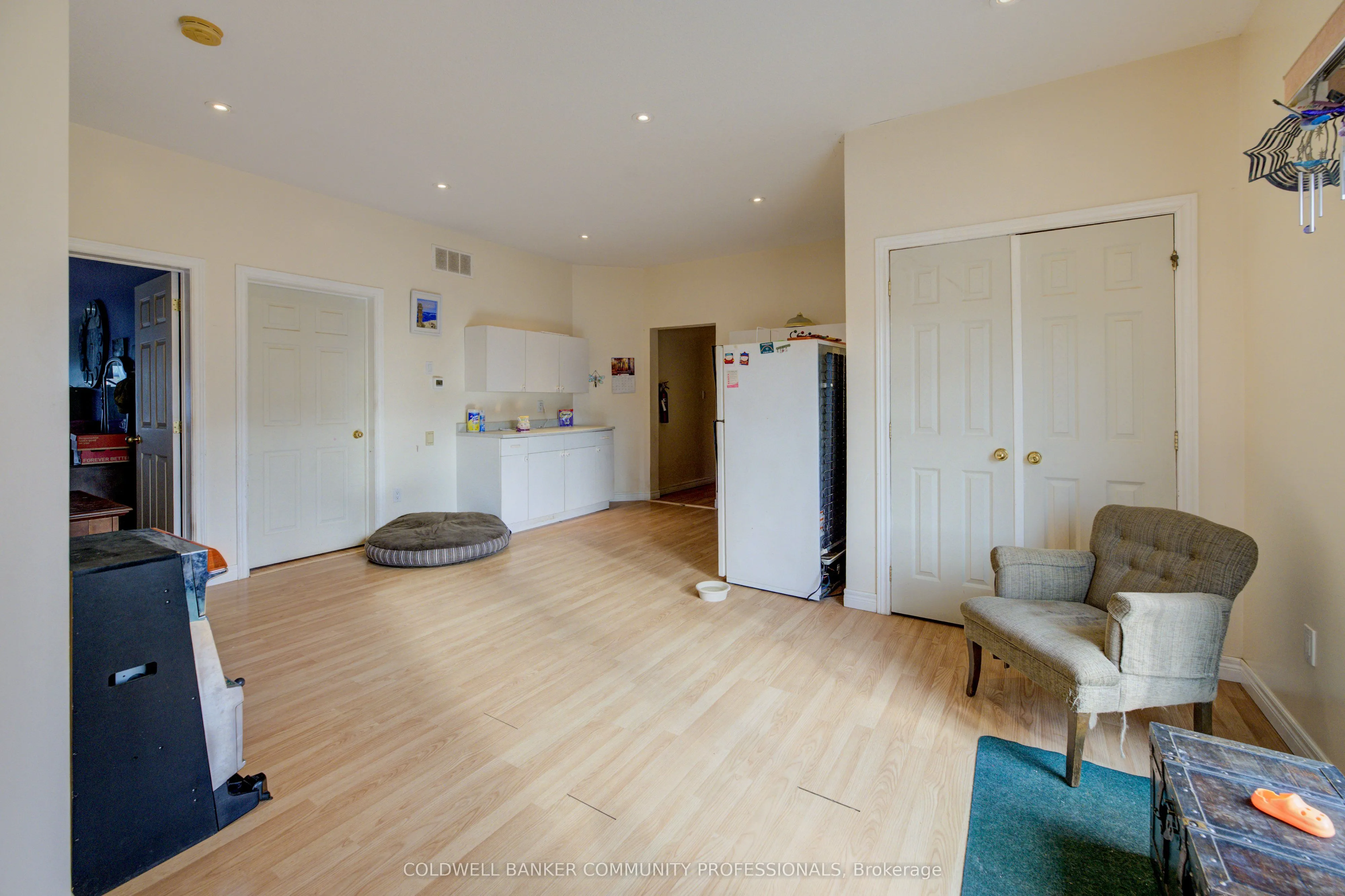 7 Robinson Street S