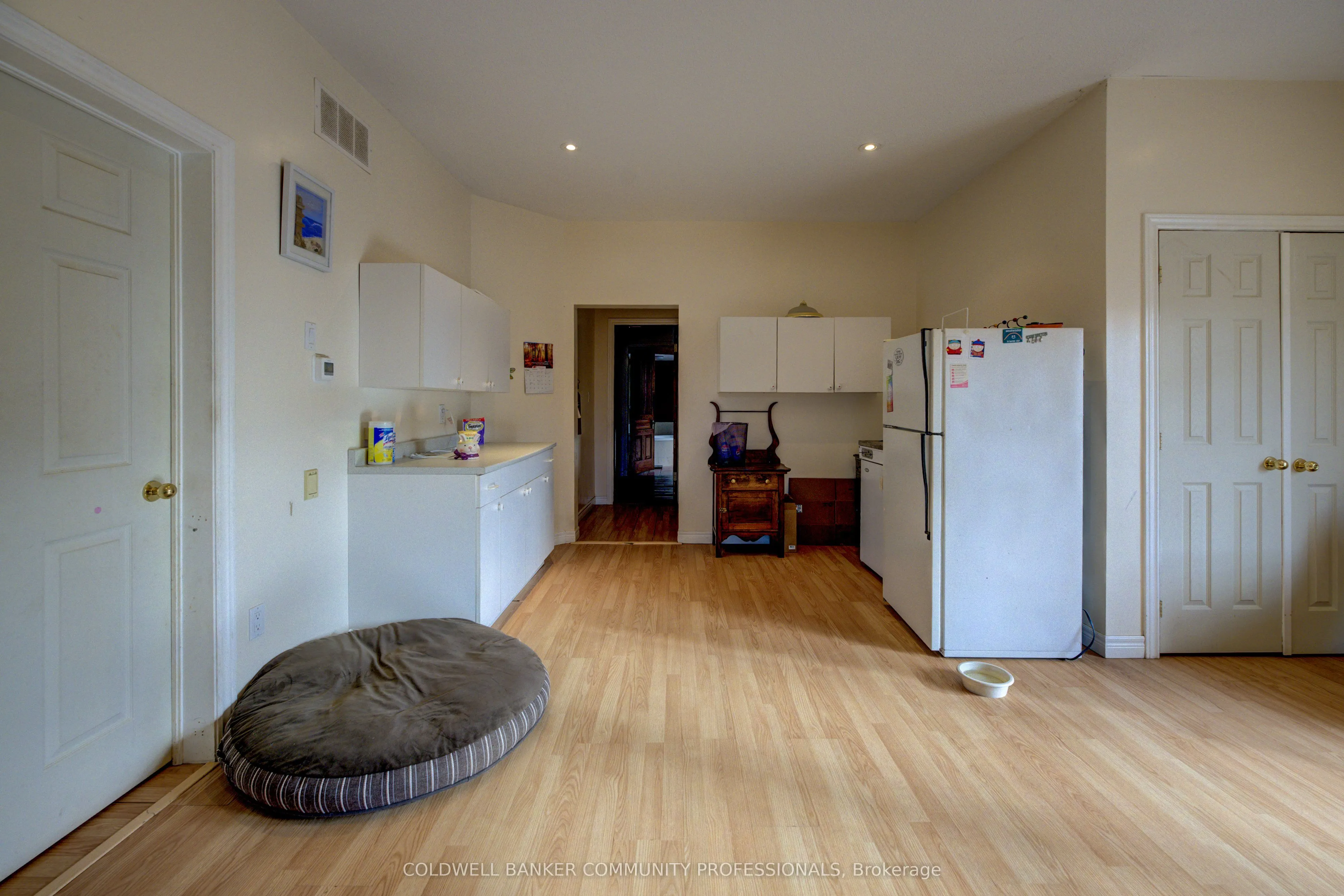 7 Robinson Street S