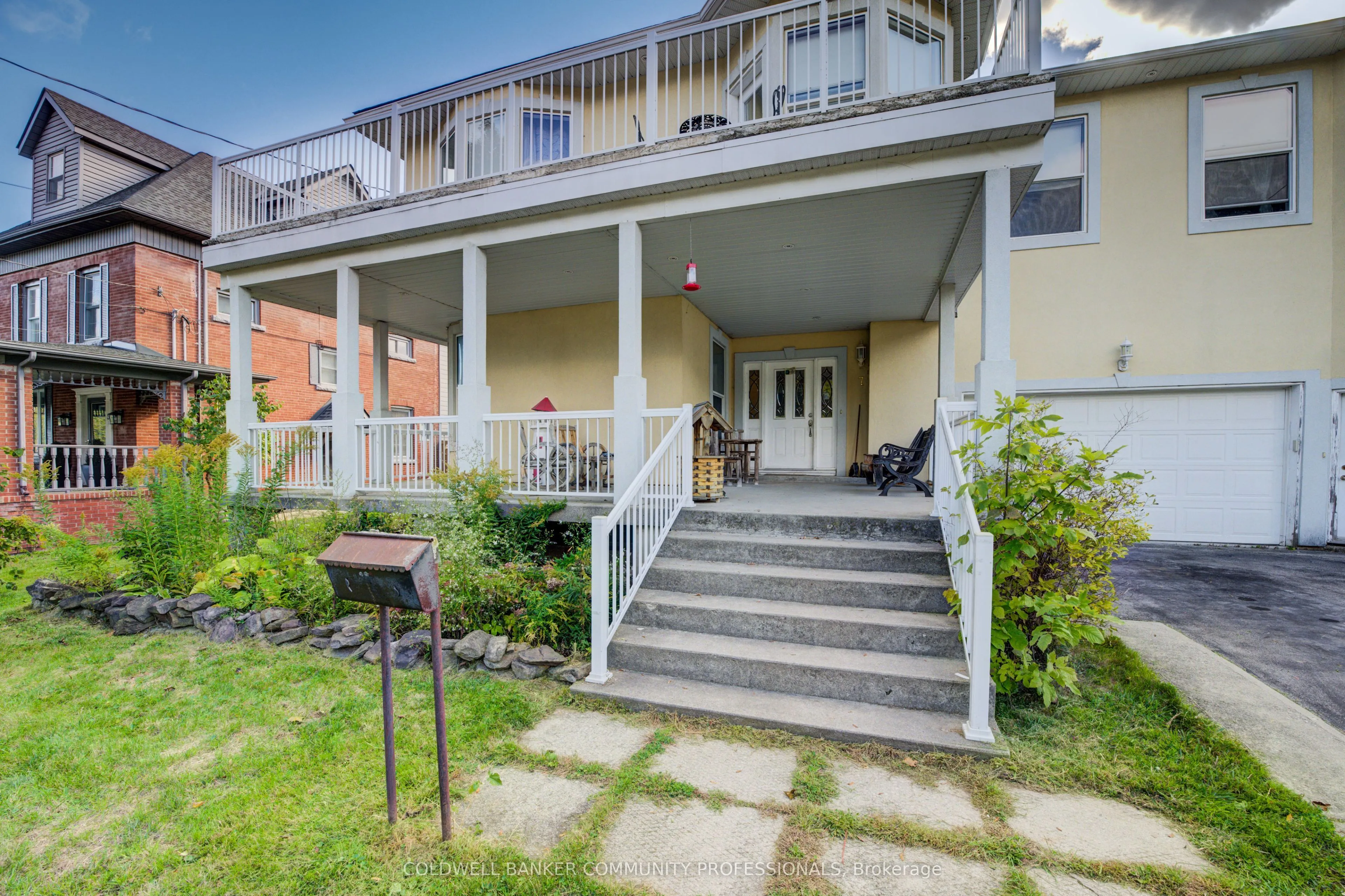 7 Robinson Street S