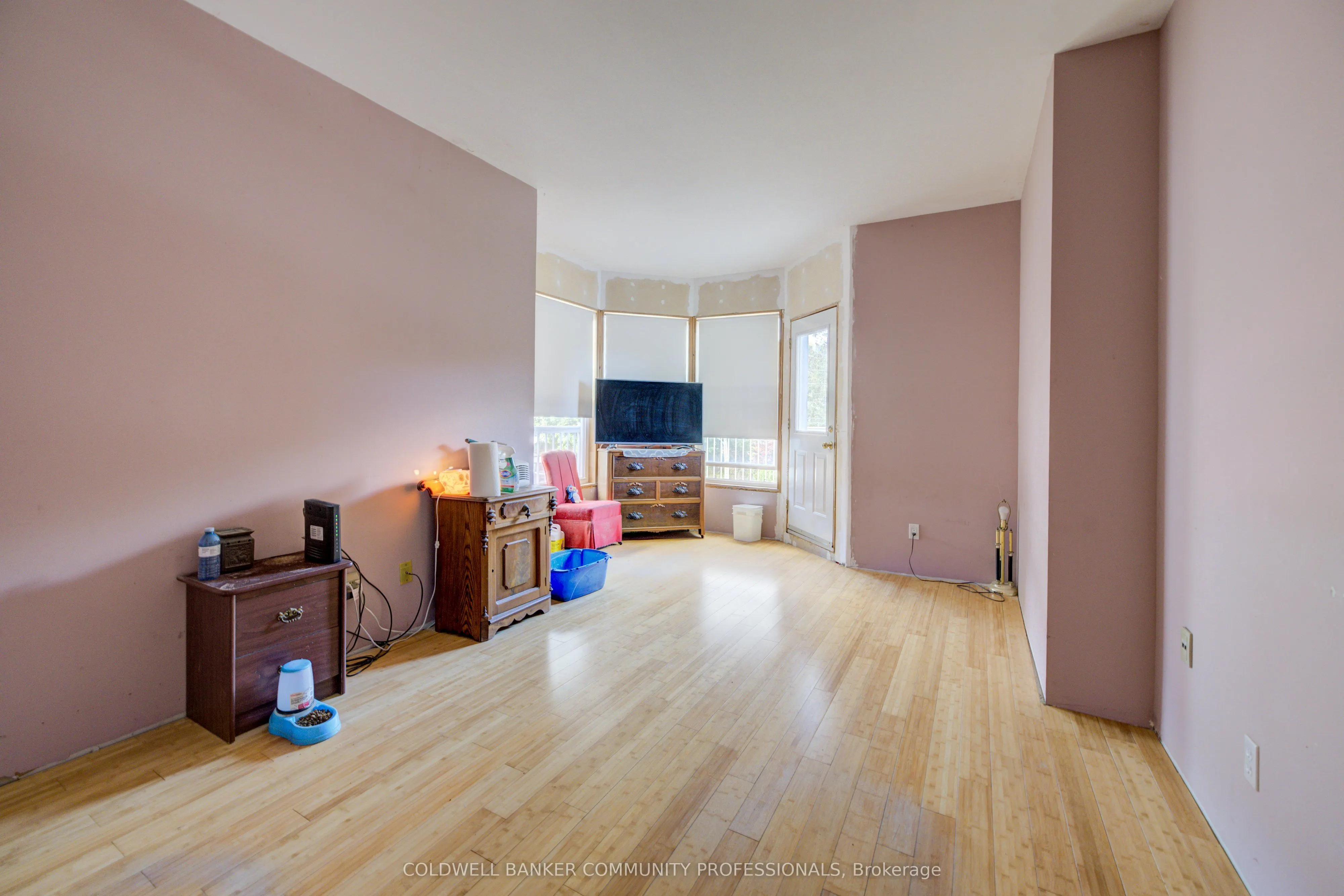 7 Robinson Street S