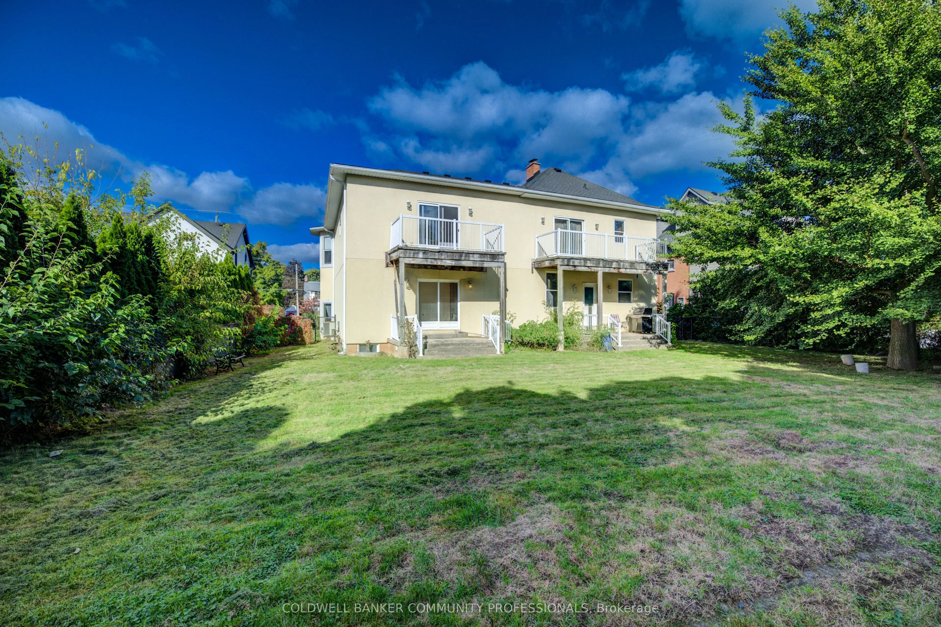 7 Robinson Street S