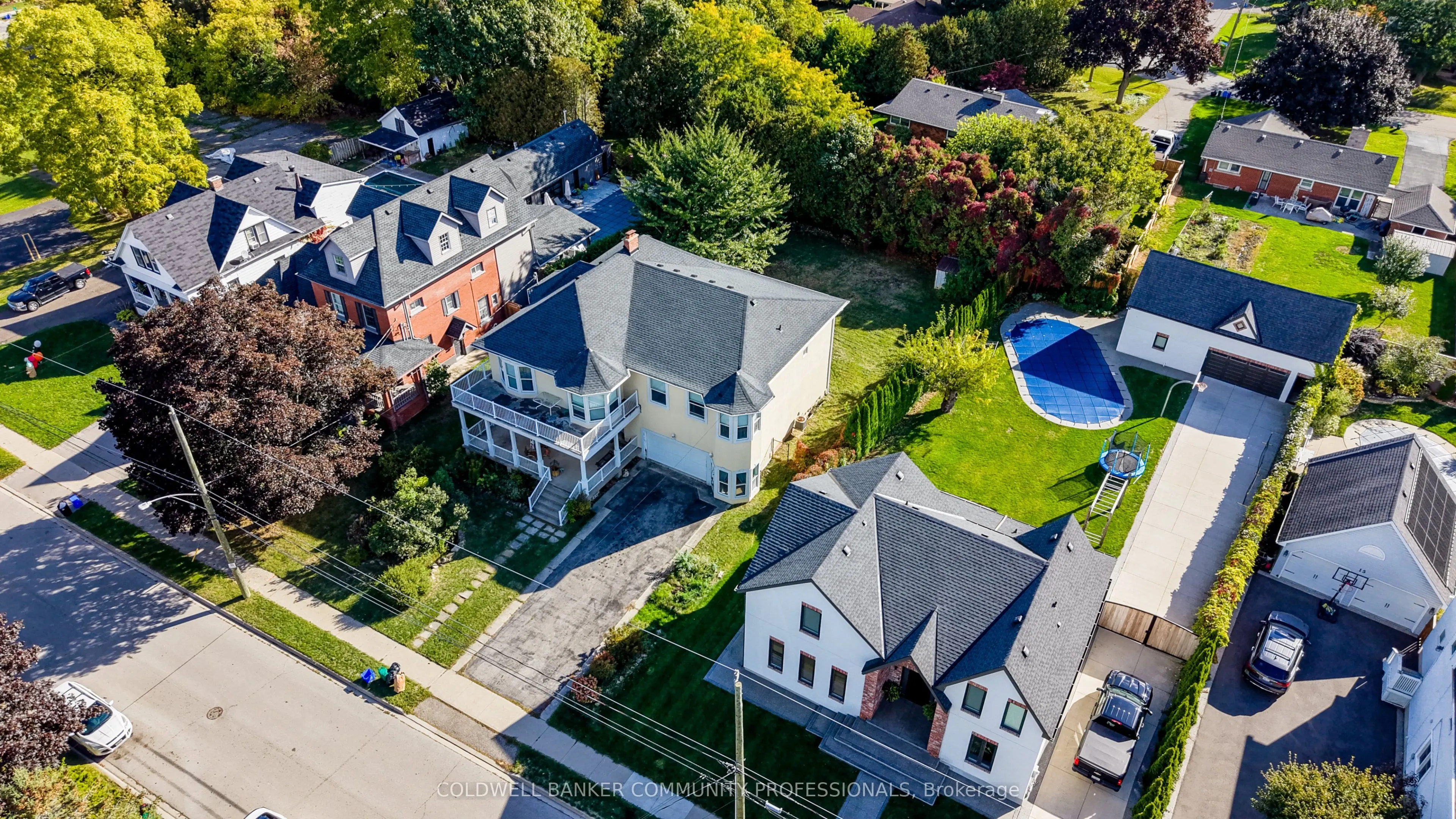 7 Robinson Street S