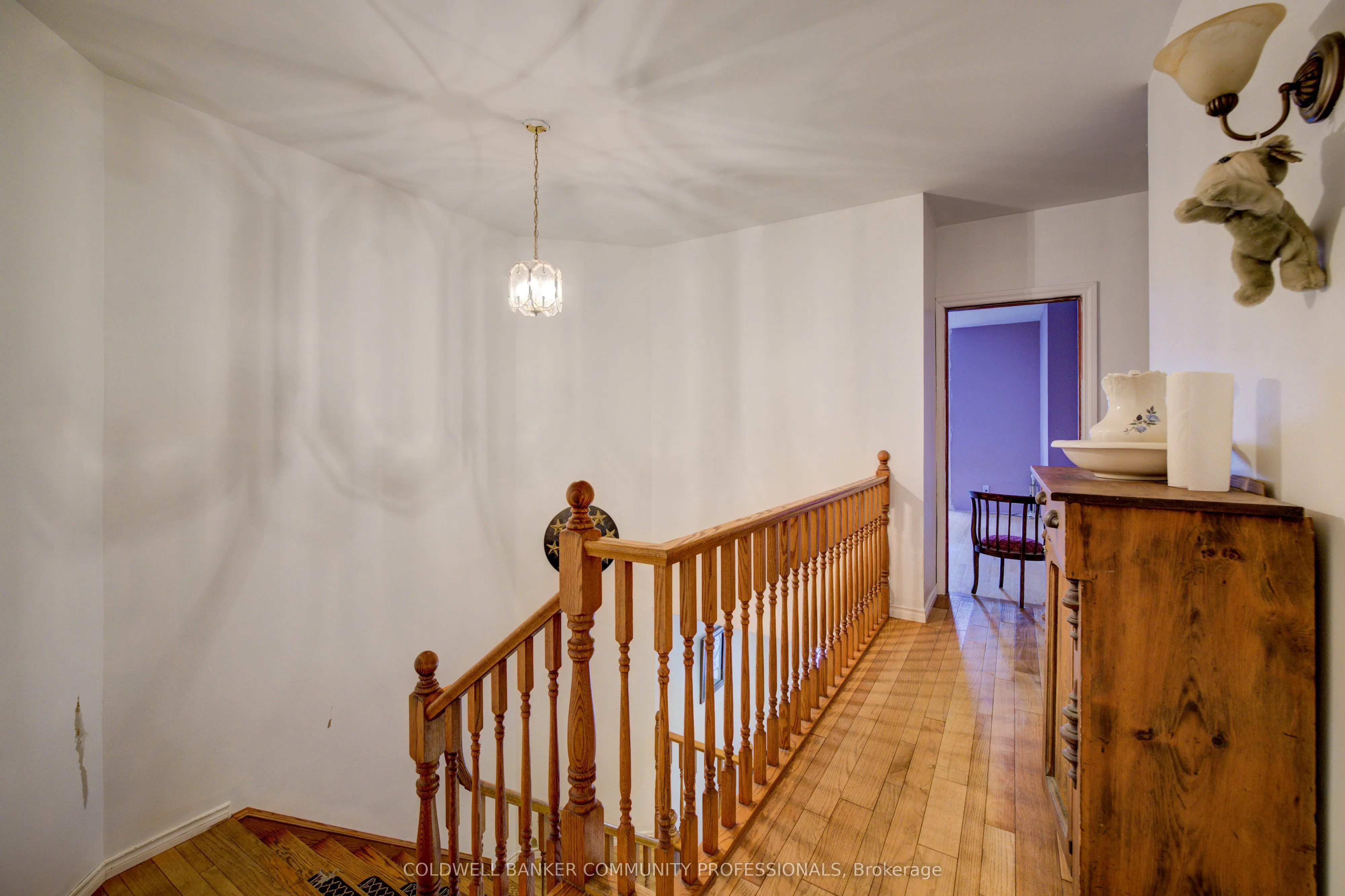 7 Robinson Street S