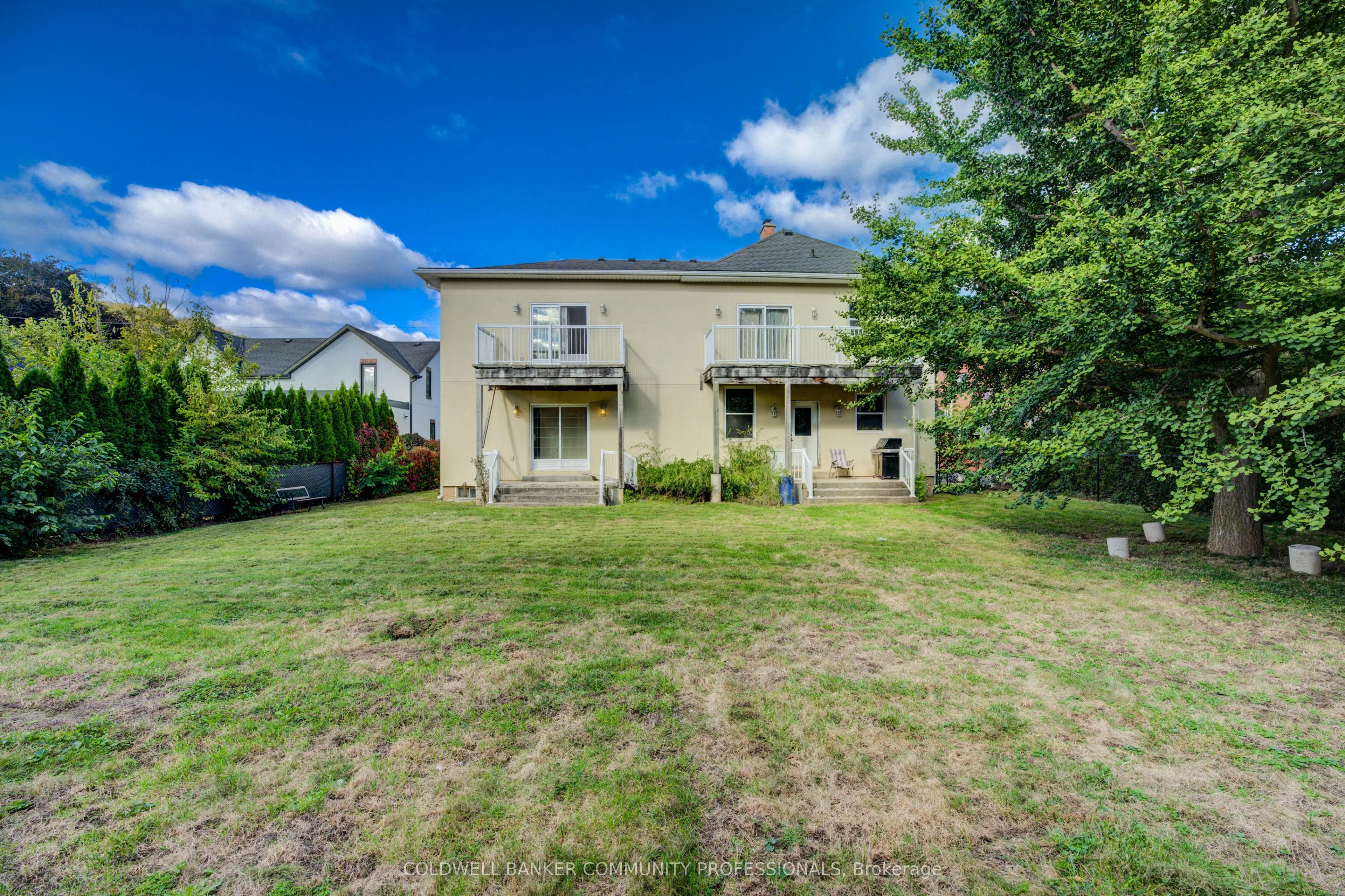 7 Robinson Street S