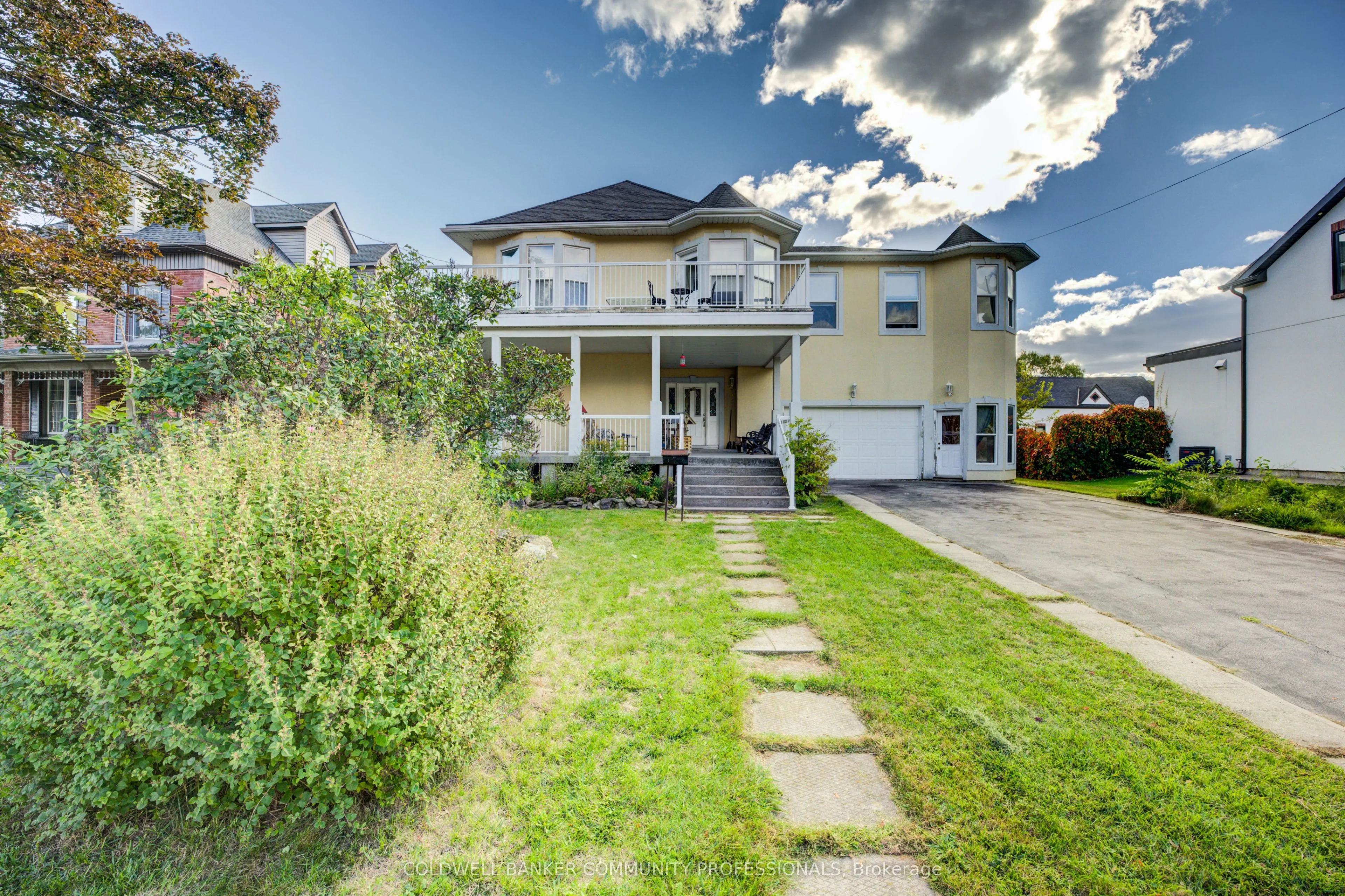7 Robinson Street S