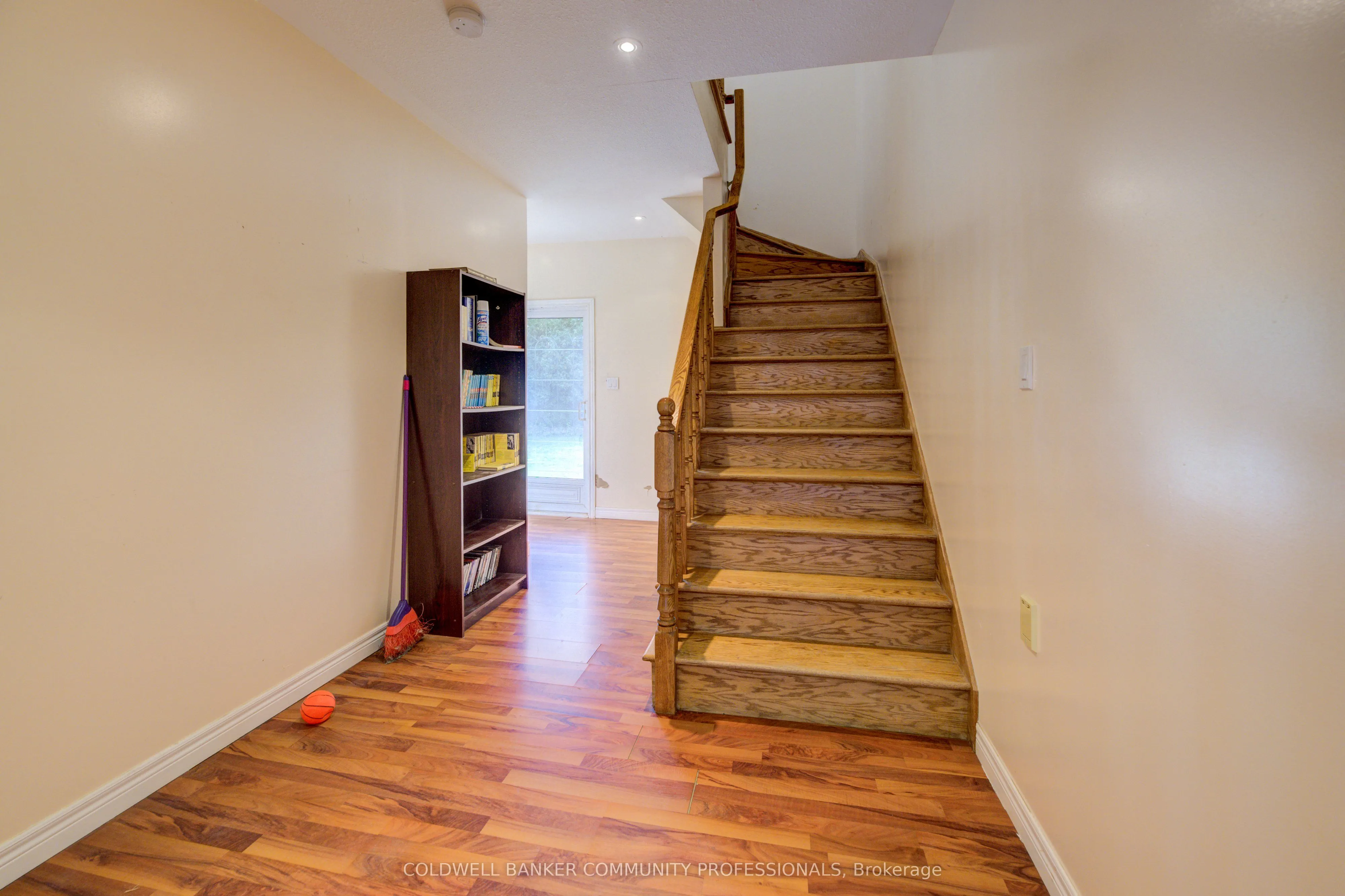 7 Robinson Street S