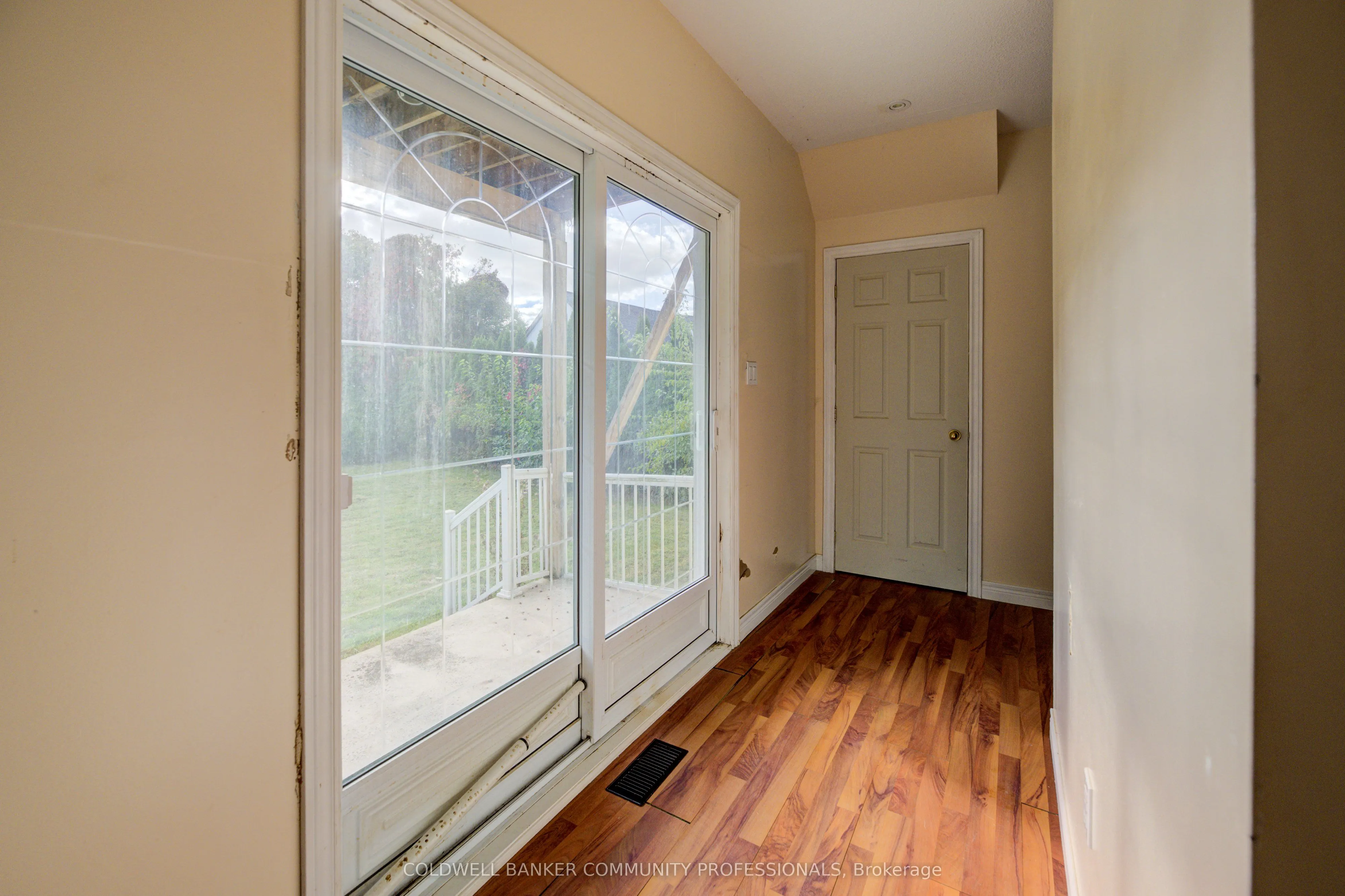 7 Robinson Street S