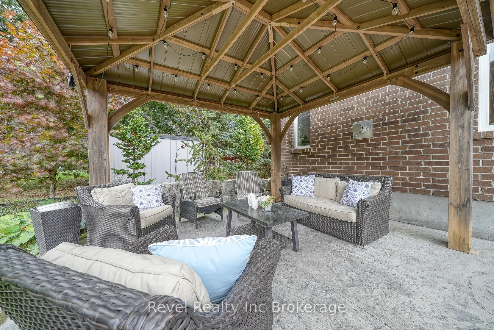 2 Brookfield Court