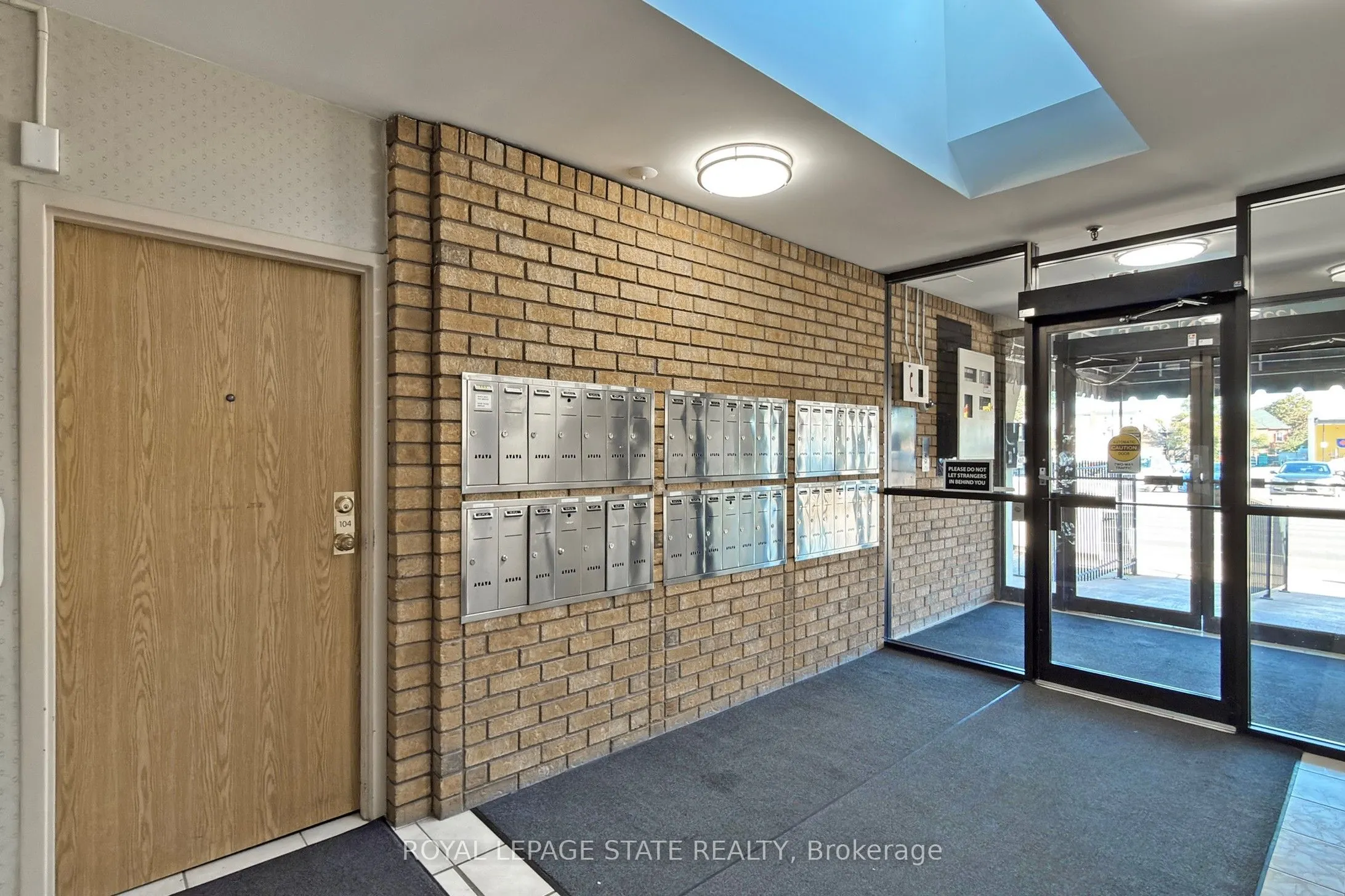 432 Main Street, #1002